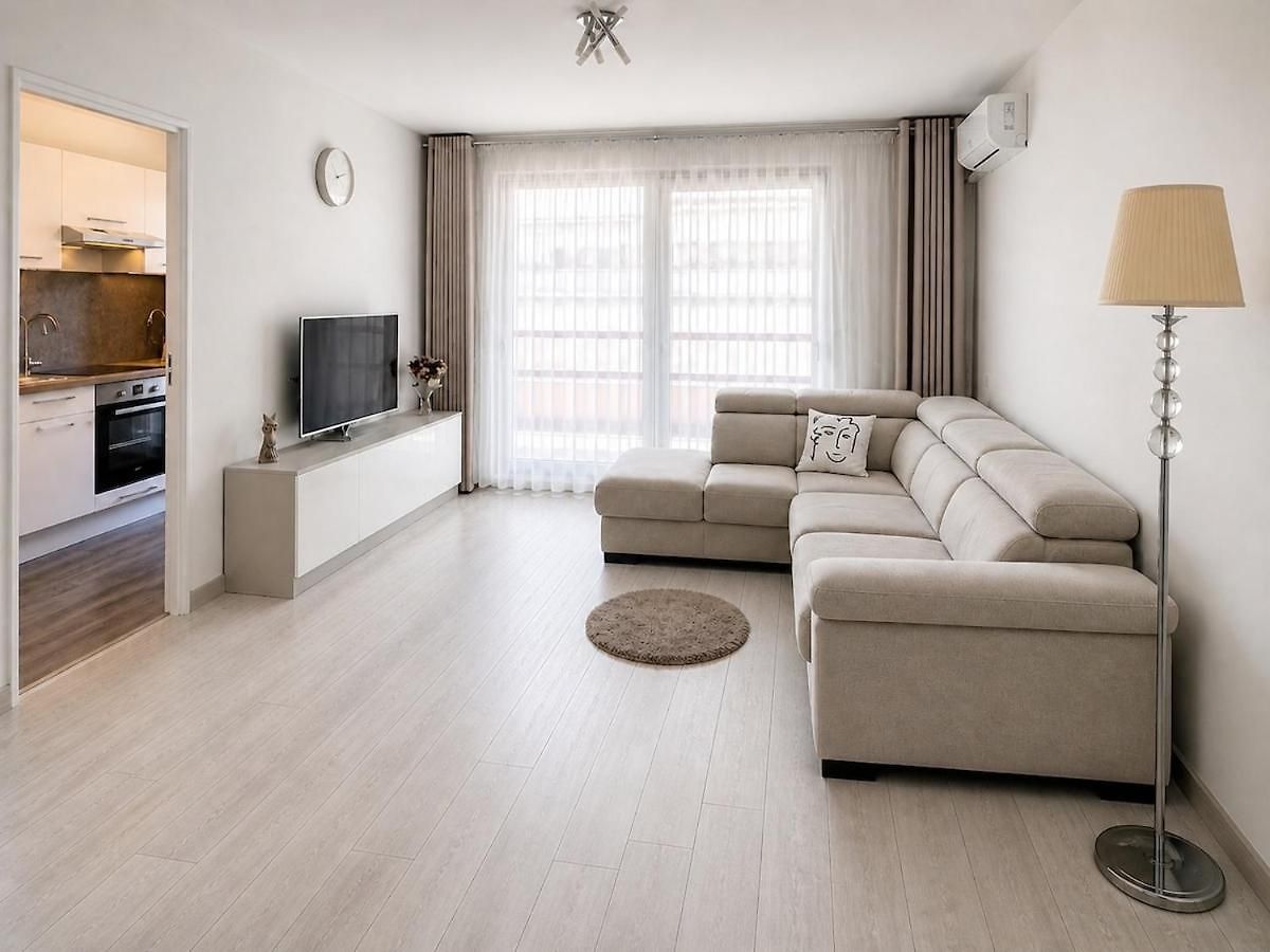 Apartment Beautiful Bright 2-bedroom 1 Minute From The *