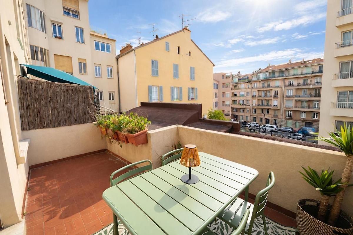 Le Petit Safran - Et Terrasse *
