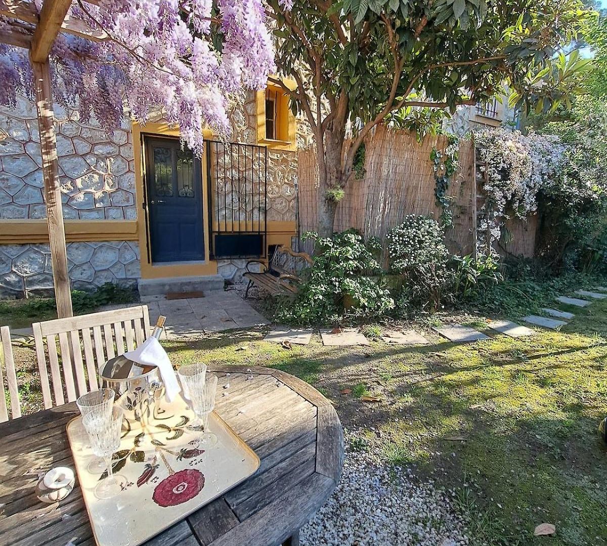 Quiet Garden Liberation Parking *