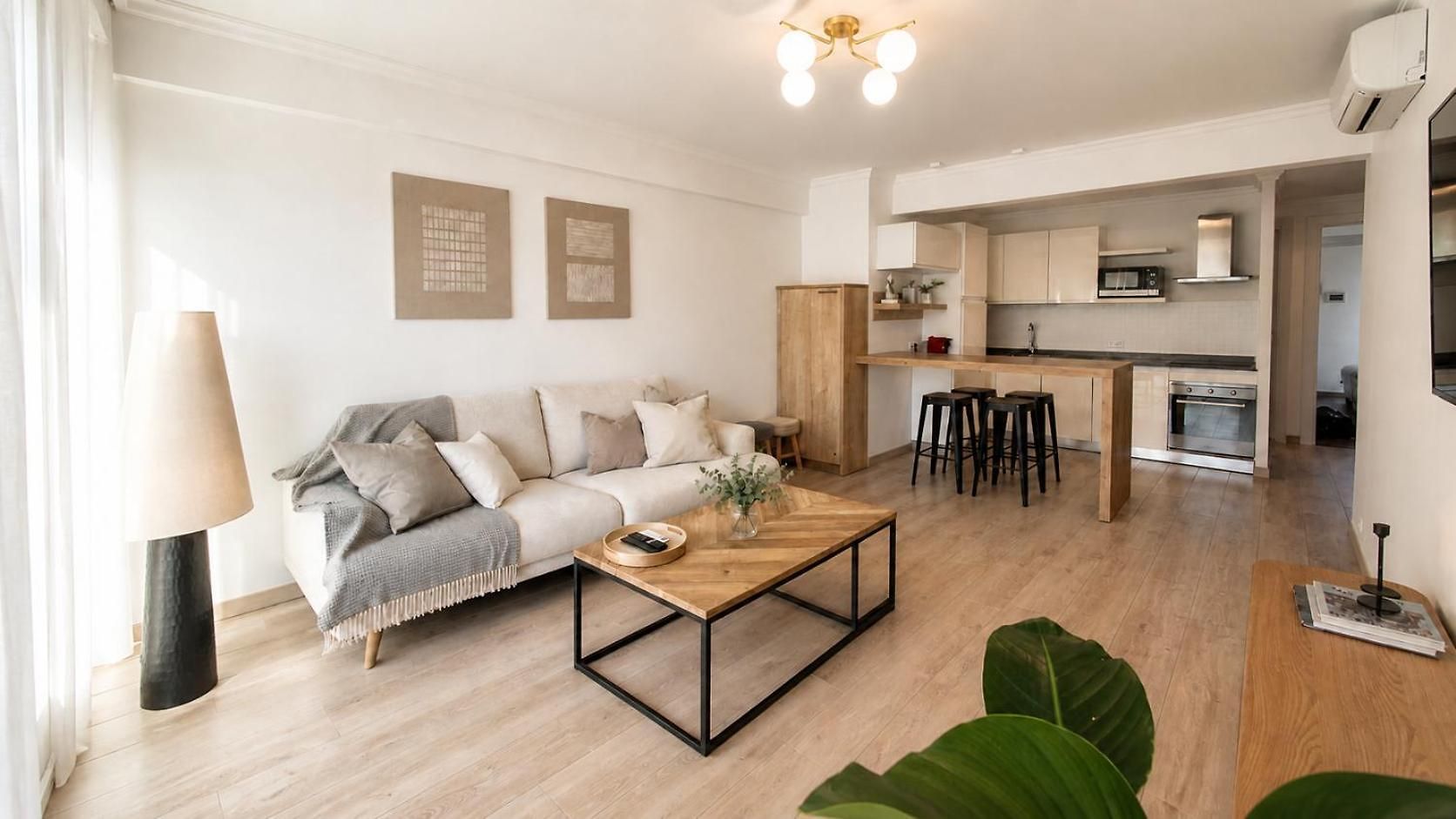 Heart Of Nice, 3min, 3 Ac Units, Balcony With 4-seater Dining! *