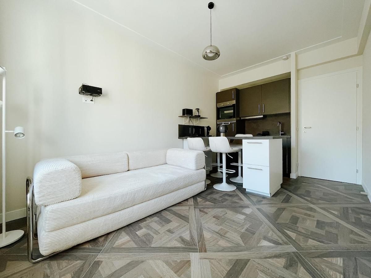 Charming Apartment, Air-conditioned And Centrally Located *