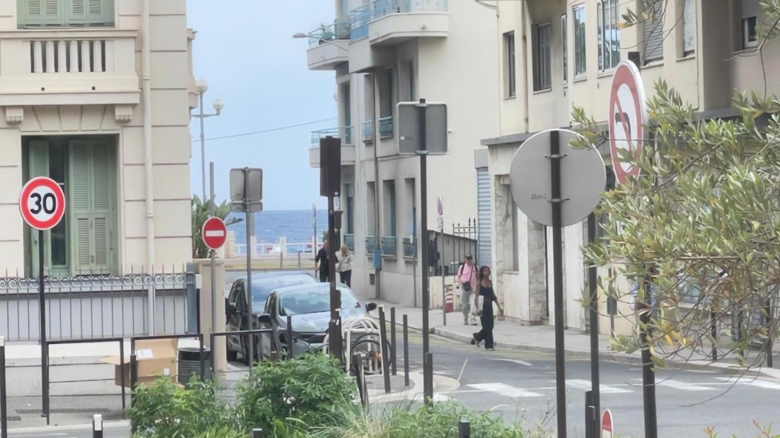 Apartment De Deux Pieces A 40 Metres De La Et A Un Arret De Tramway Du Centre-ville