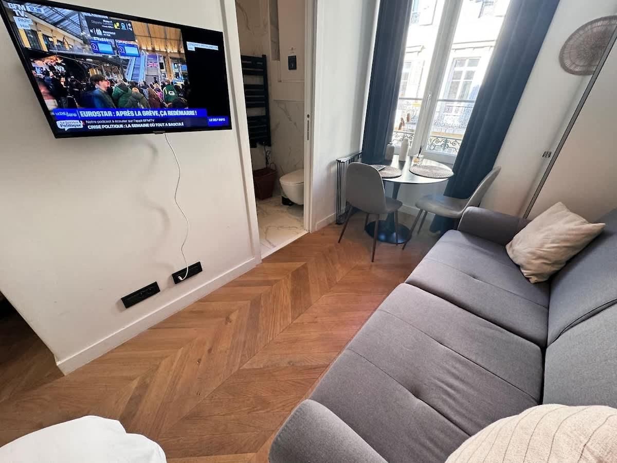 Bright Modern & Walkable *