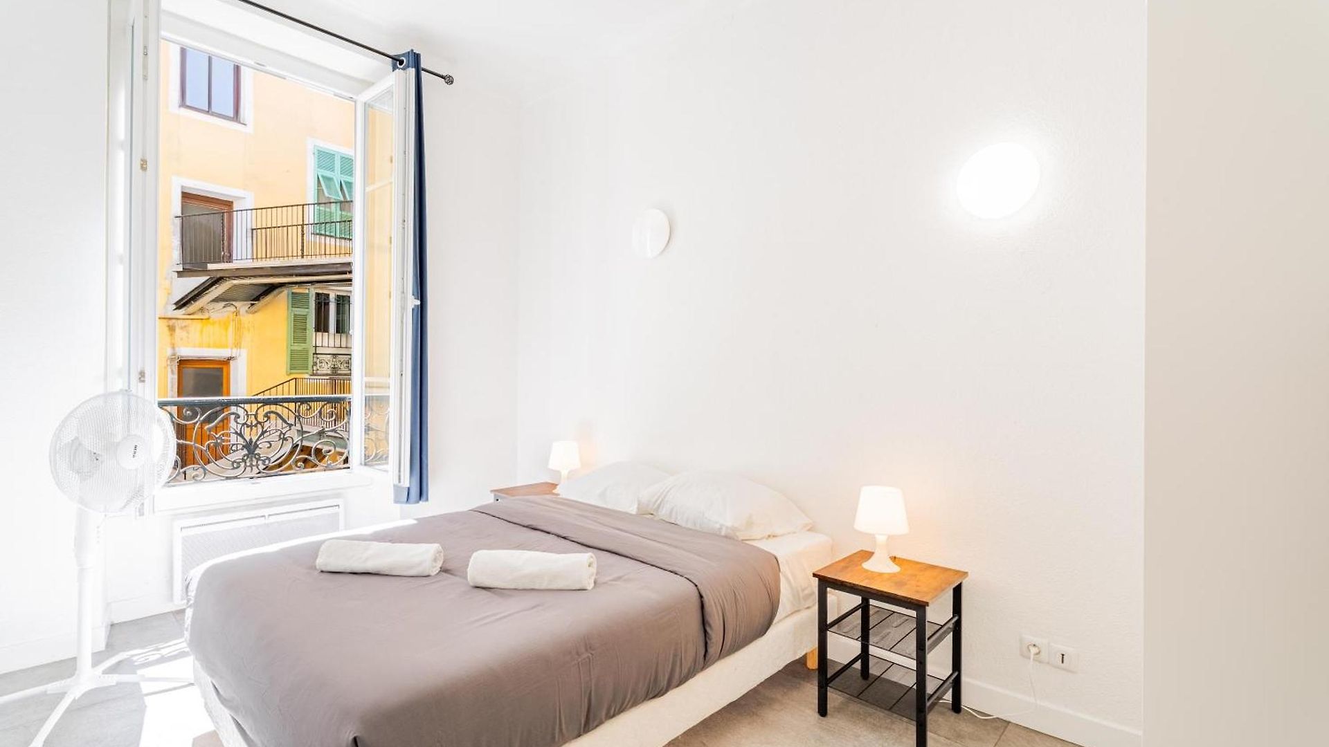 Apartment Emplacement De Nice, Le Port, Charme 3 *