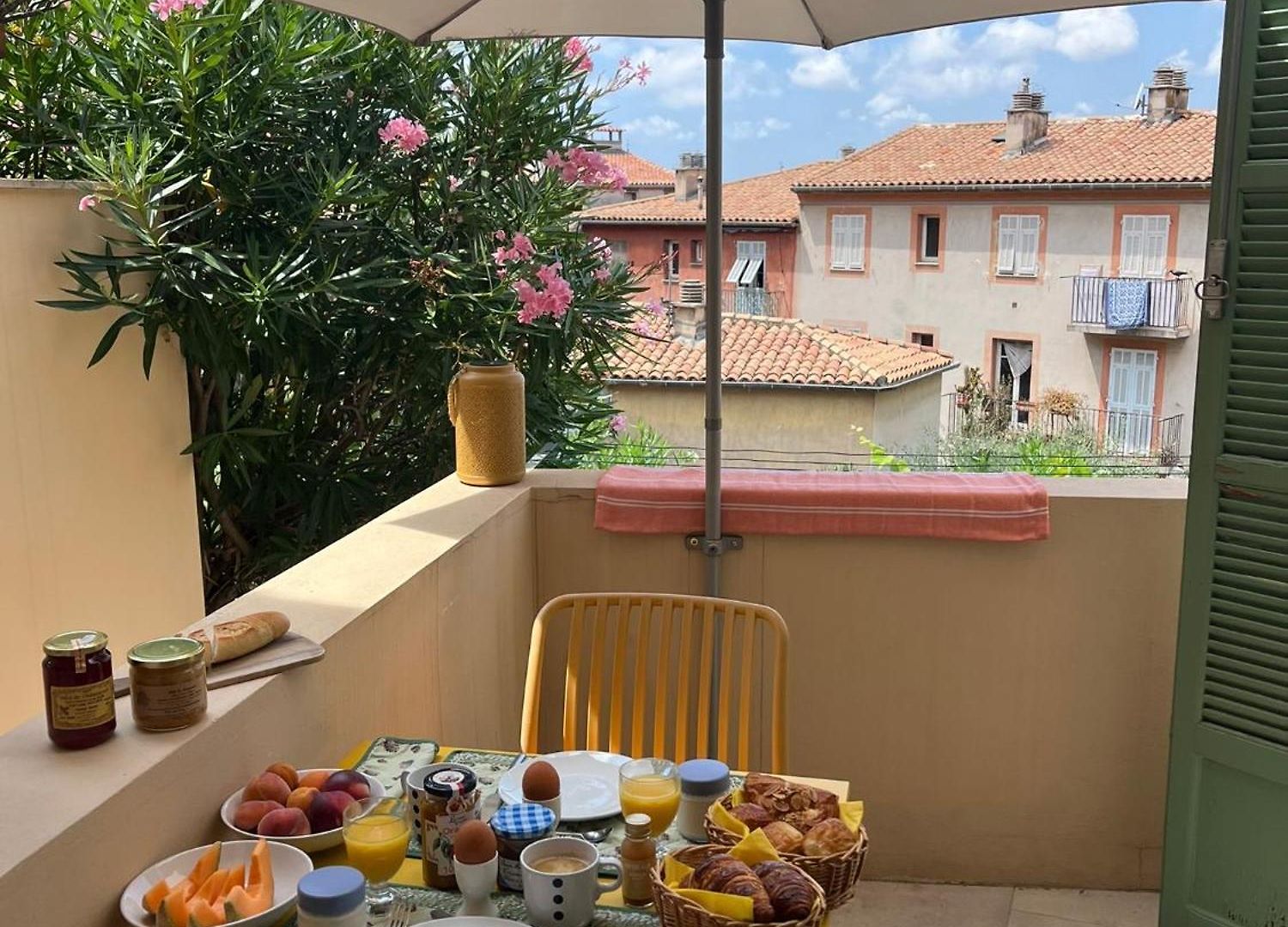 Apartment Unique Dans Le Vieux-nice! Avec Jardin Et Terrasse *