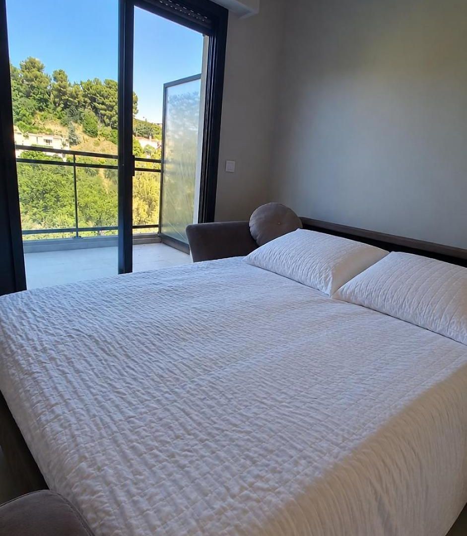 Blue Line - New Modern With Terrace & Ac Apartment