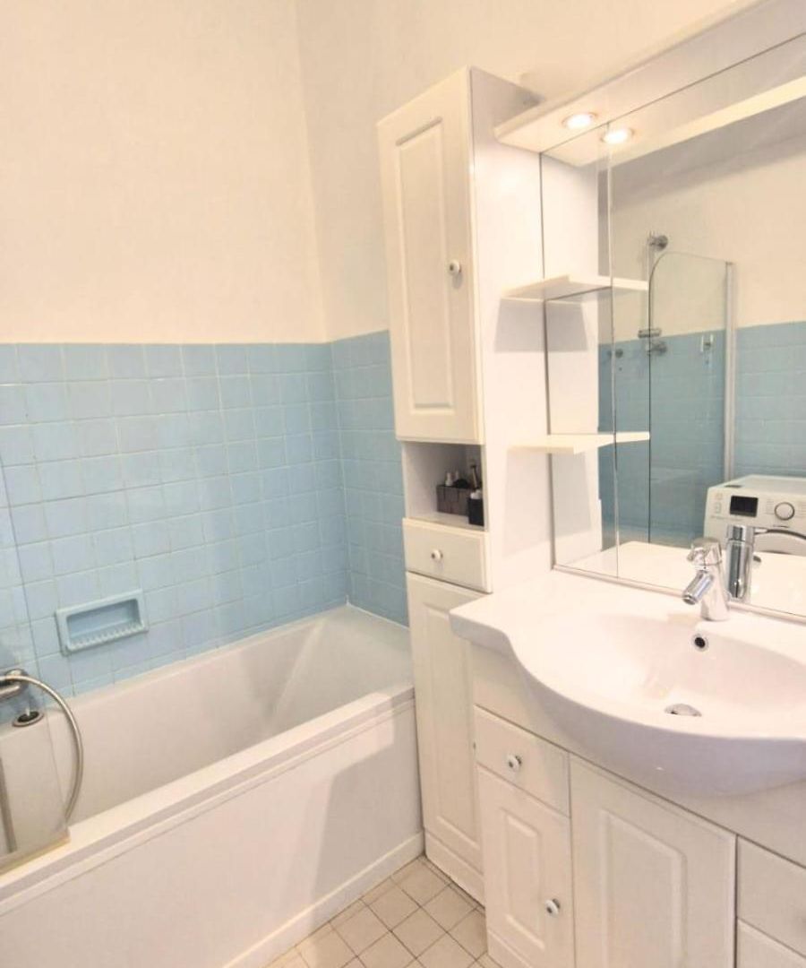 Apartment Center & 5 Min Walk! Nice