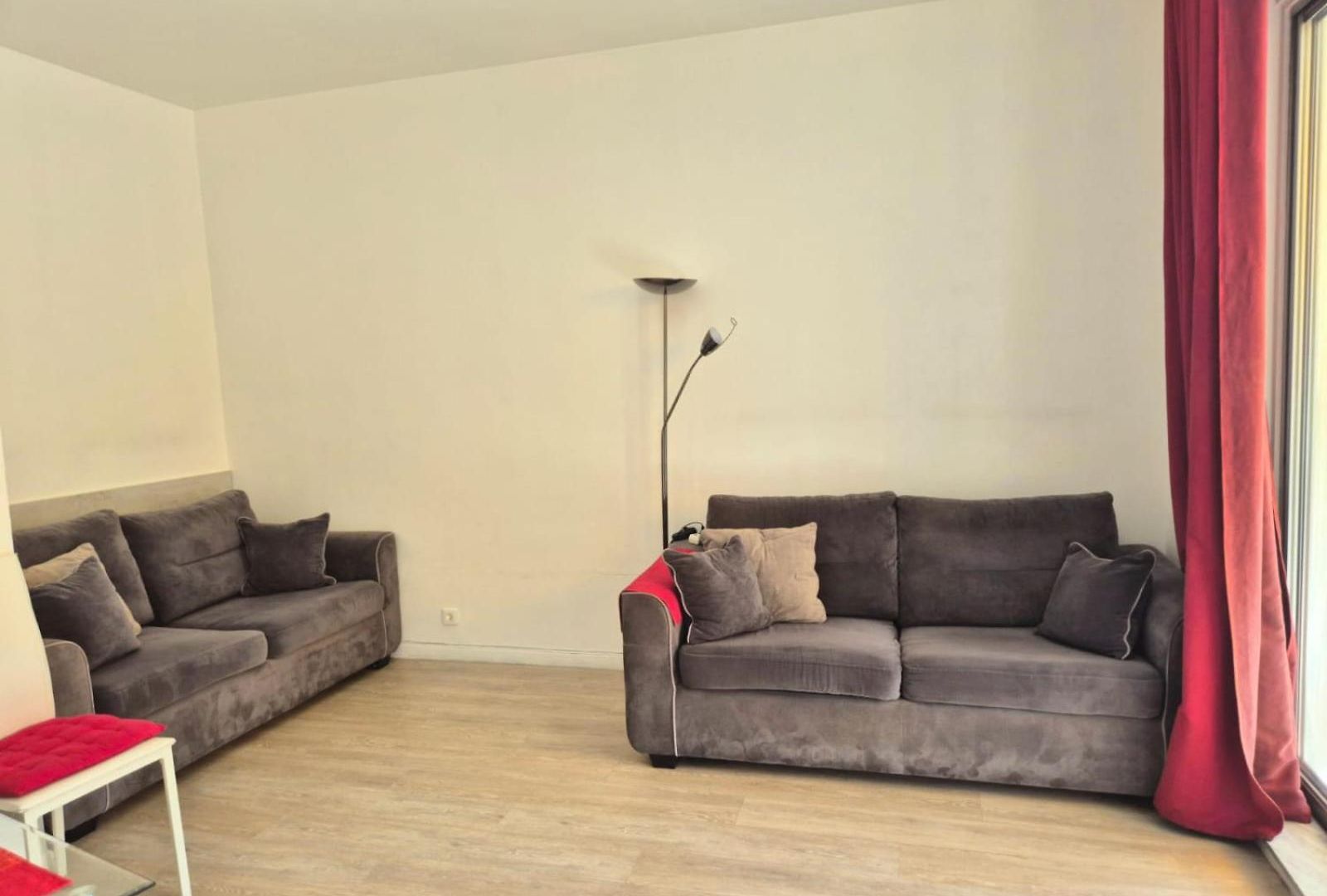 Center & 5 Min Walk! Apartment