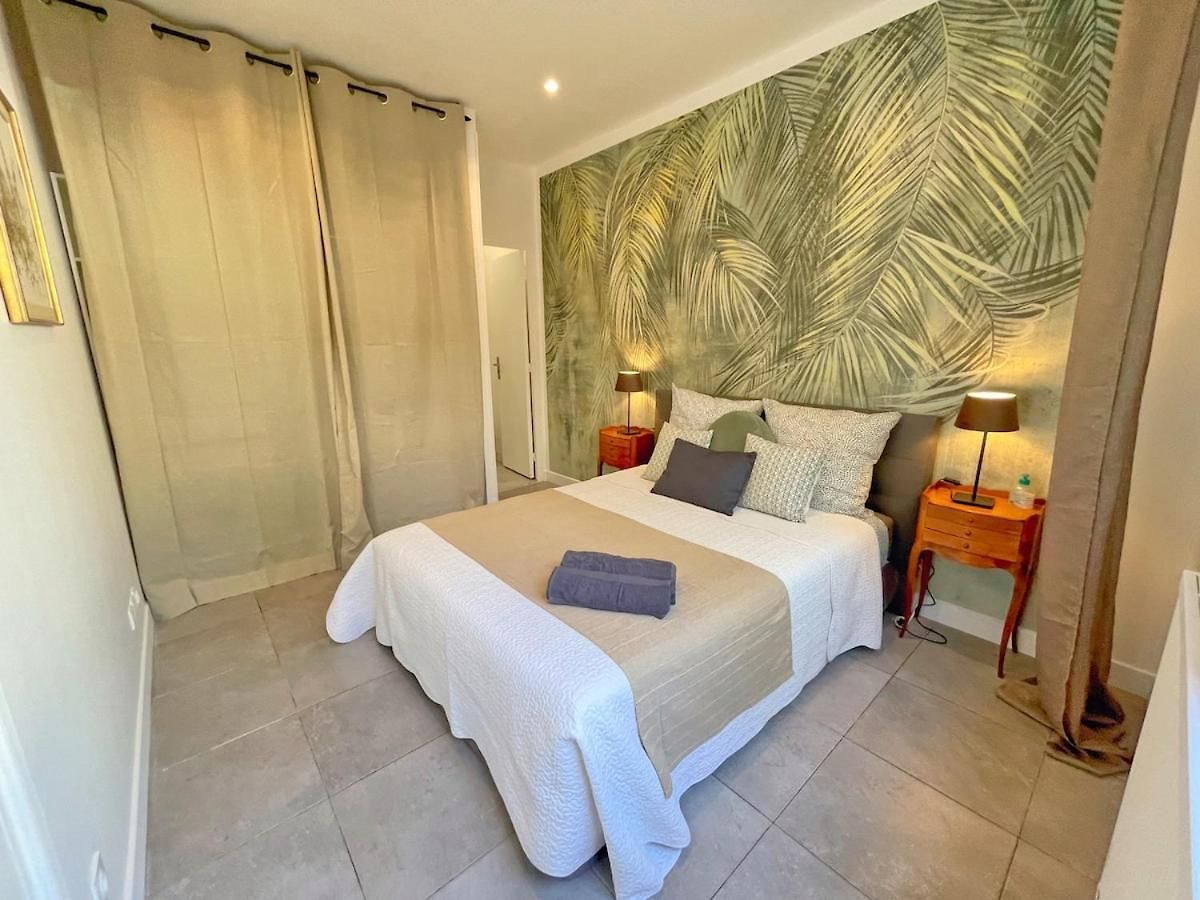 Jungle Apartment