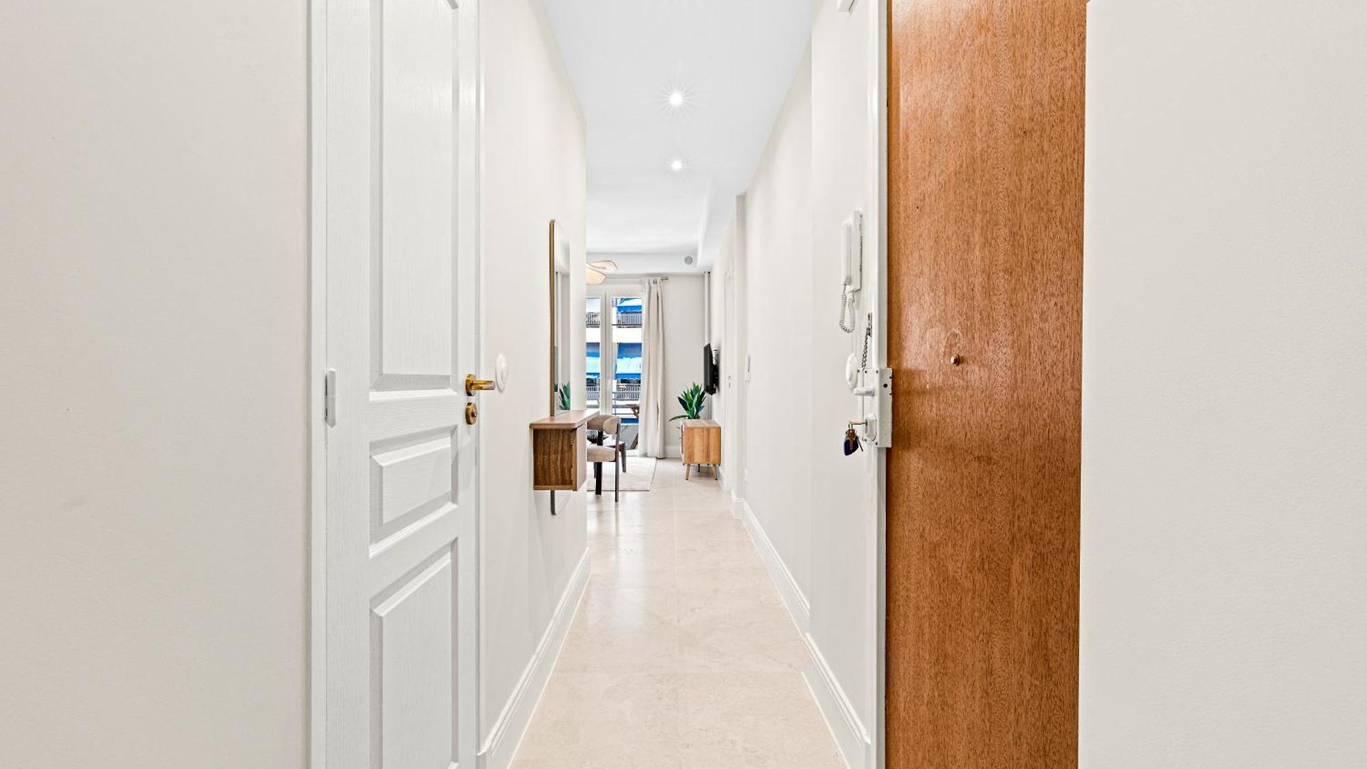 Fully Renovated 2-bedroom Apartment *