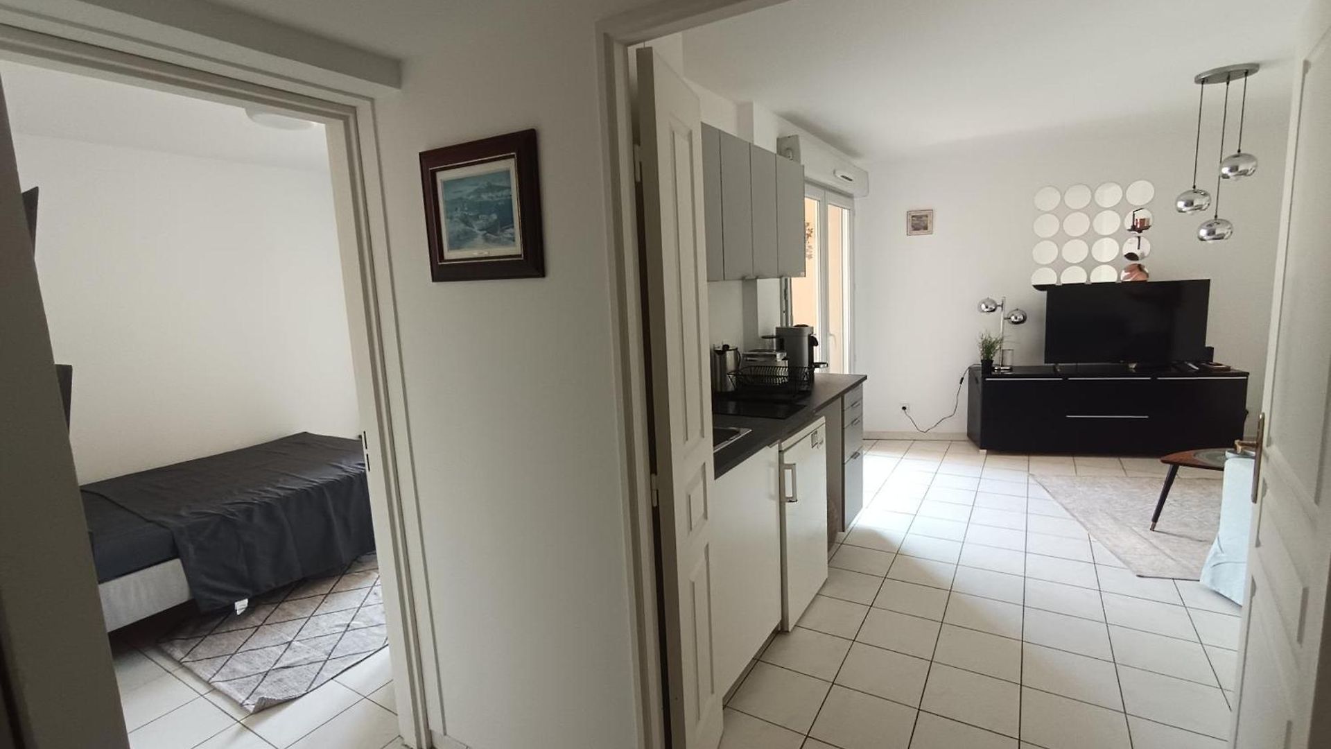 1 Bedroom Air-conditioned Wi-fi Apartment *