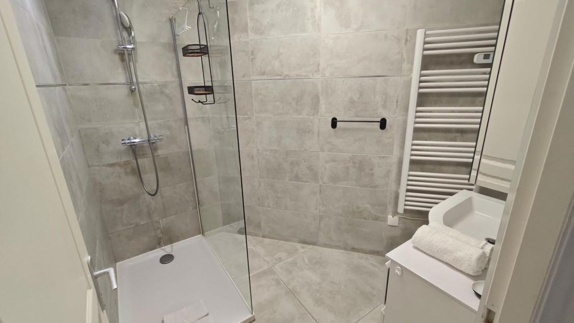 2 Calme & Lumineux Proche Tram Apartment