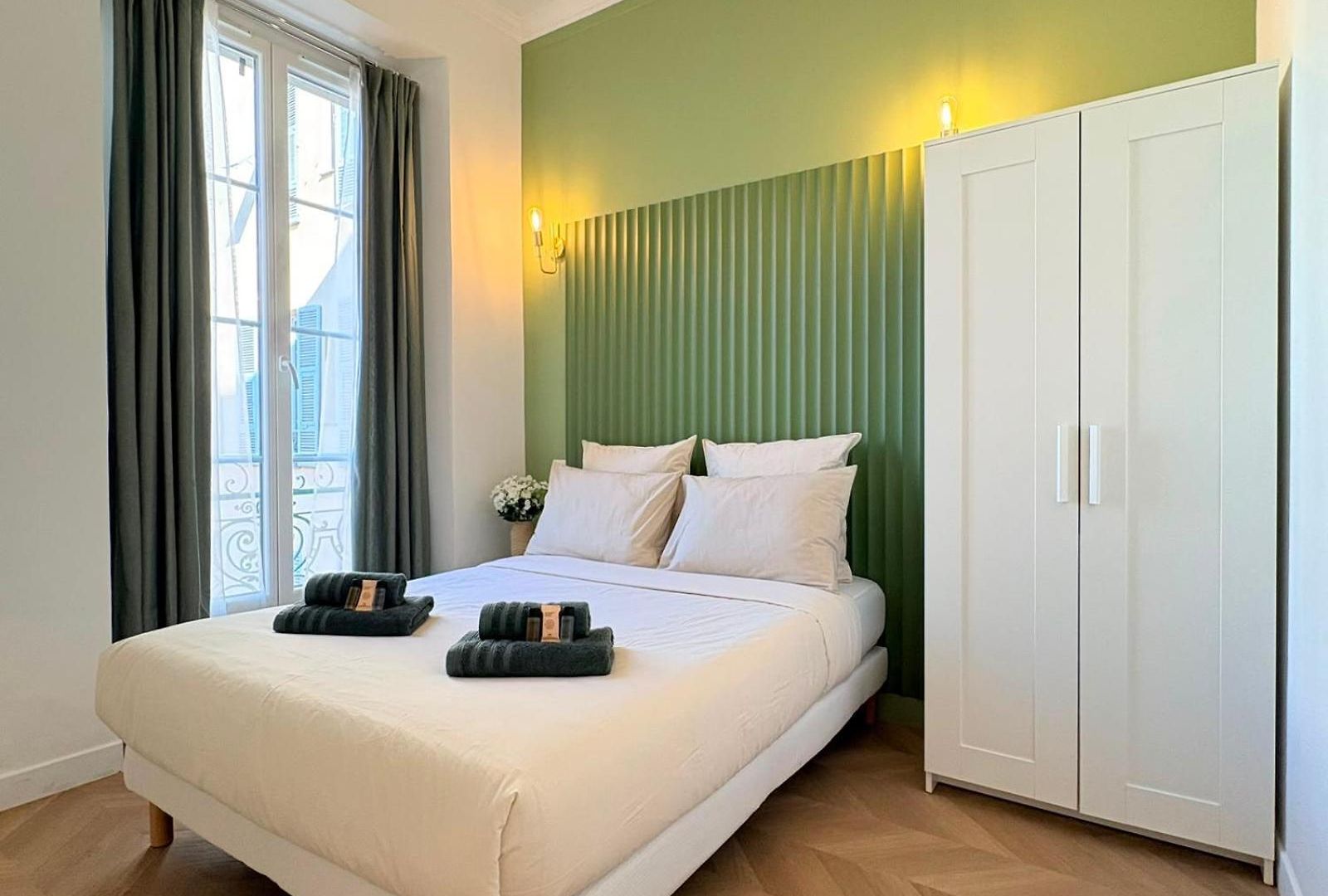 Seabnb - Elegantia Collection - Ac - Luxury - Walk Everywhere Apartment *
