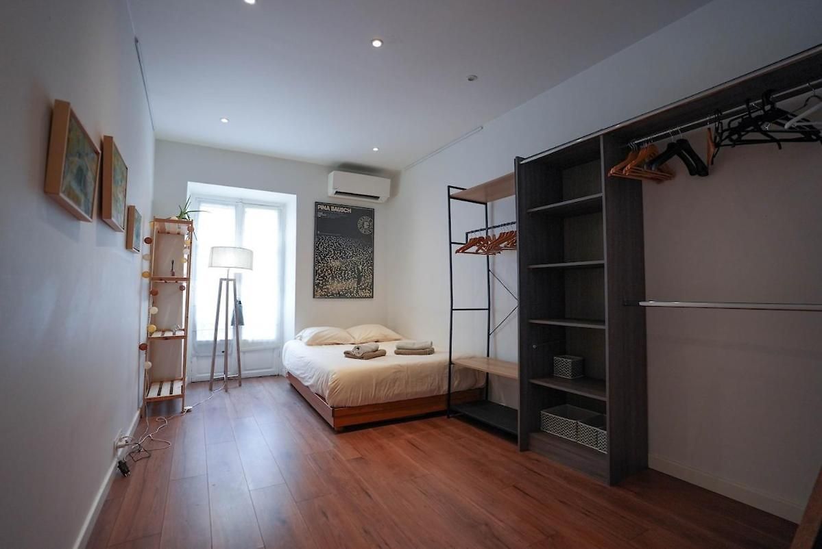 Superb 3 Bedroom - Center Apartment *