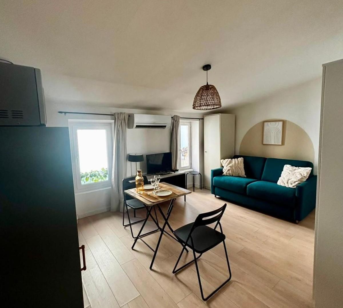 Apartment - Beautiful 5 Min From La Promenade Des - *