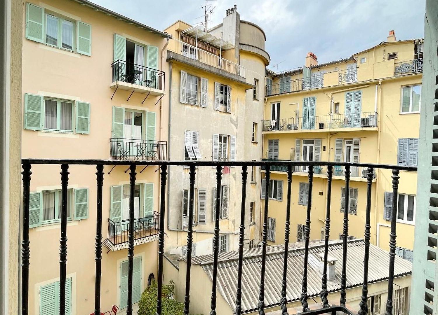 Apartment Avec Balcon Et Clim Centre De Nice