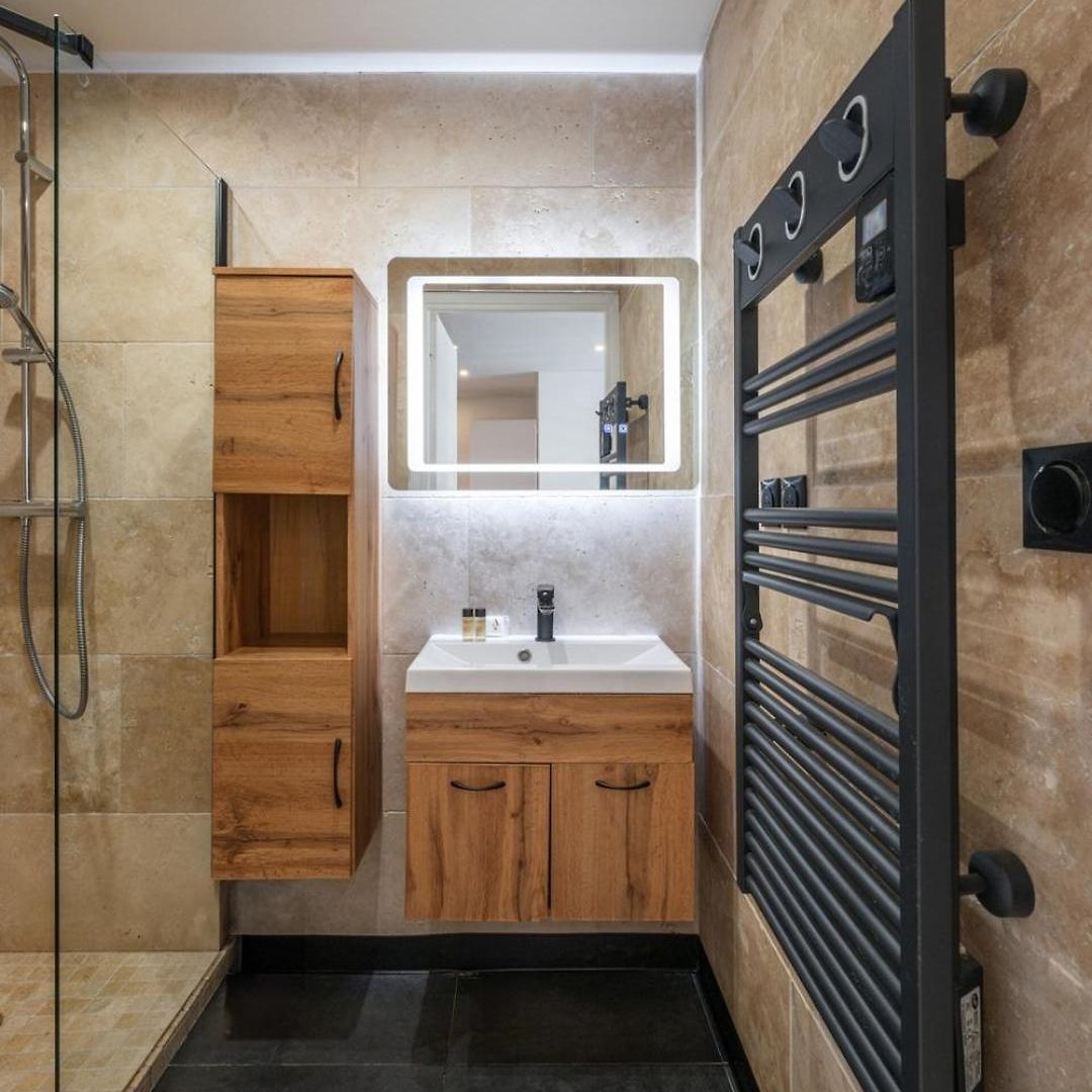Apartment Beautifully Renovated With Charm - In The Port /ac Nice