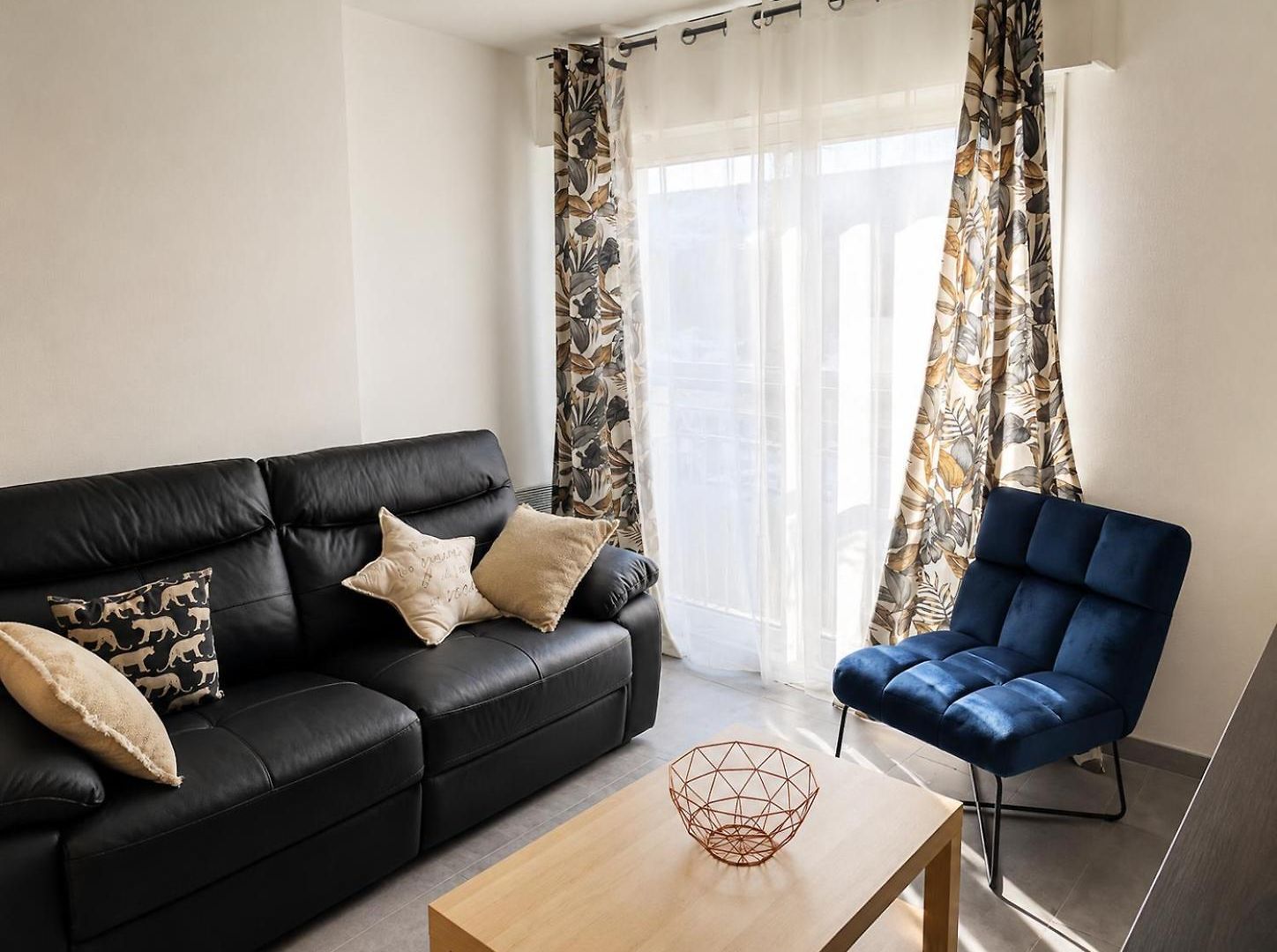 Apartment Spacieux A 2 Pas De La A