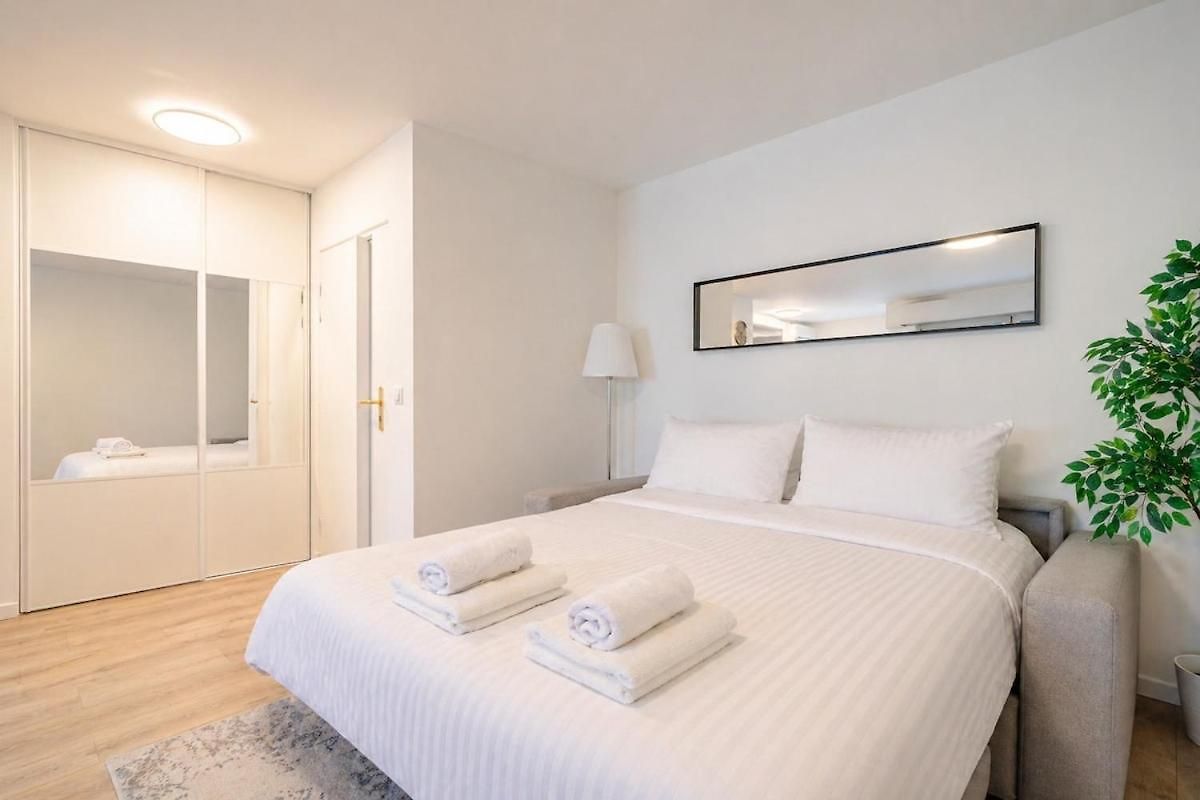 Apartment Beautiful 2-bedroom Apartment, Garden, Swimming Pool, Sea Within Walking Distance