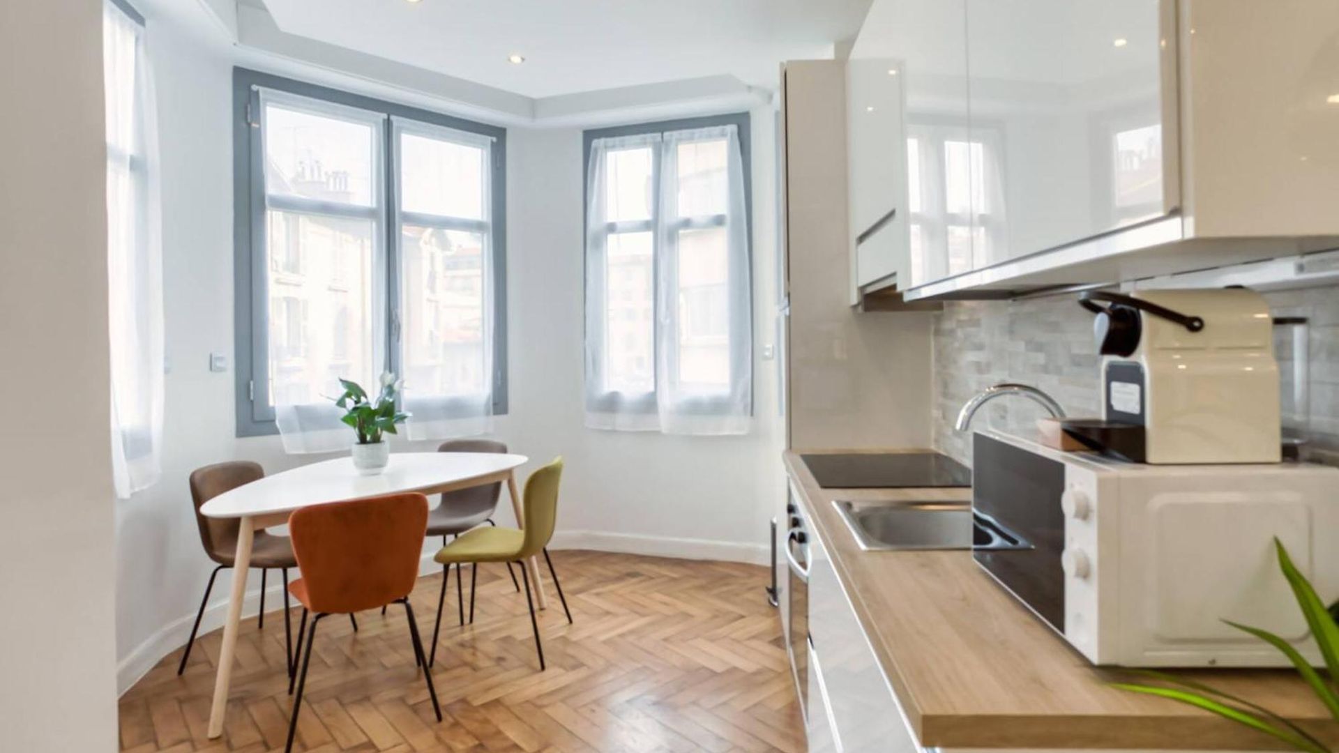 L23 Staywizus - 1 Bdr Shakespeare 2 Balconies - Clim & Wifi Apartment Nice