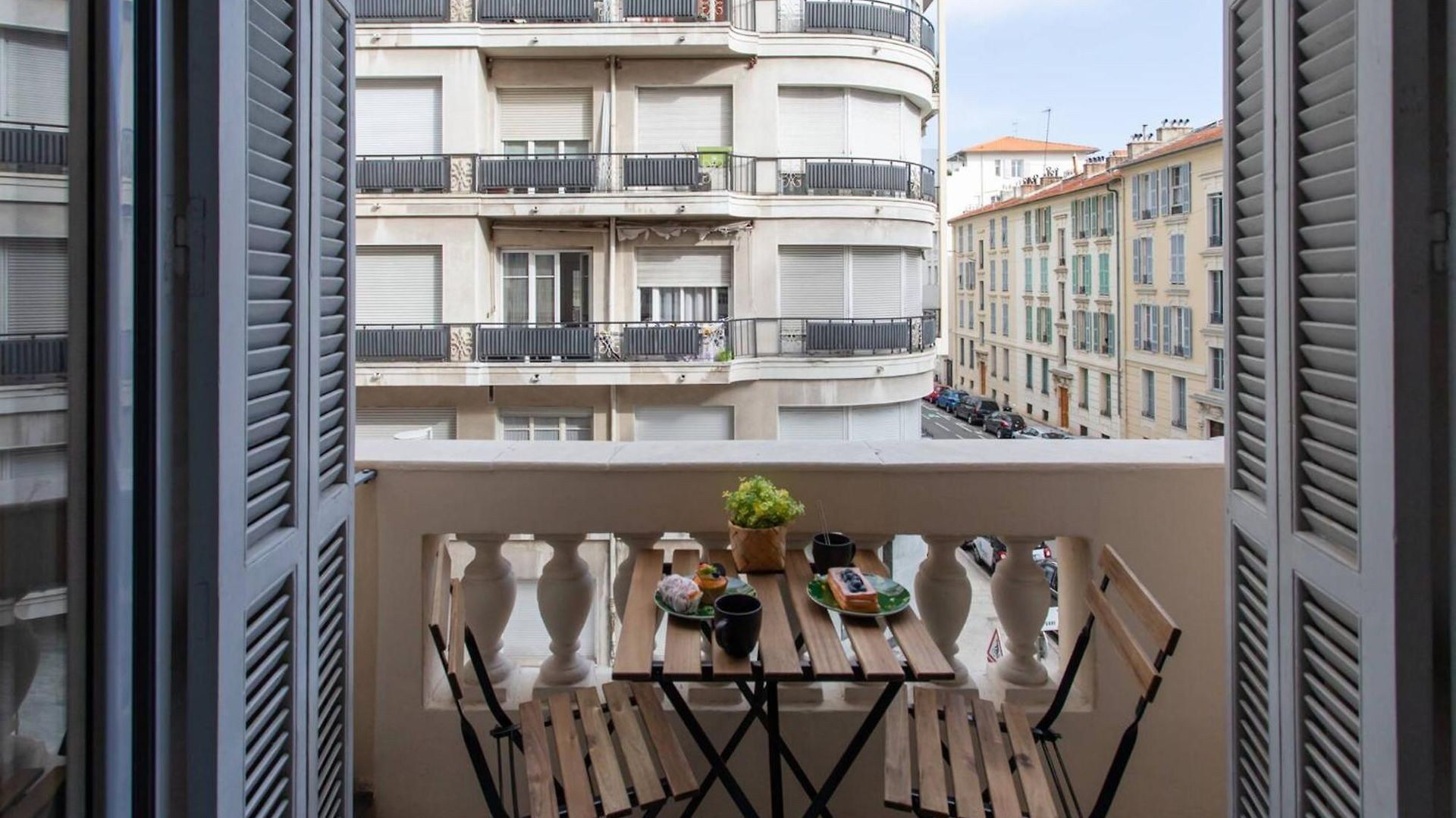 L23 Staywizus - 1 Bdr Shakespeare 2 Balconies - Clim & Wifi