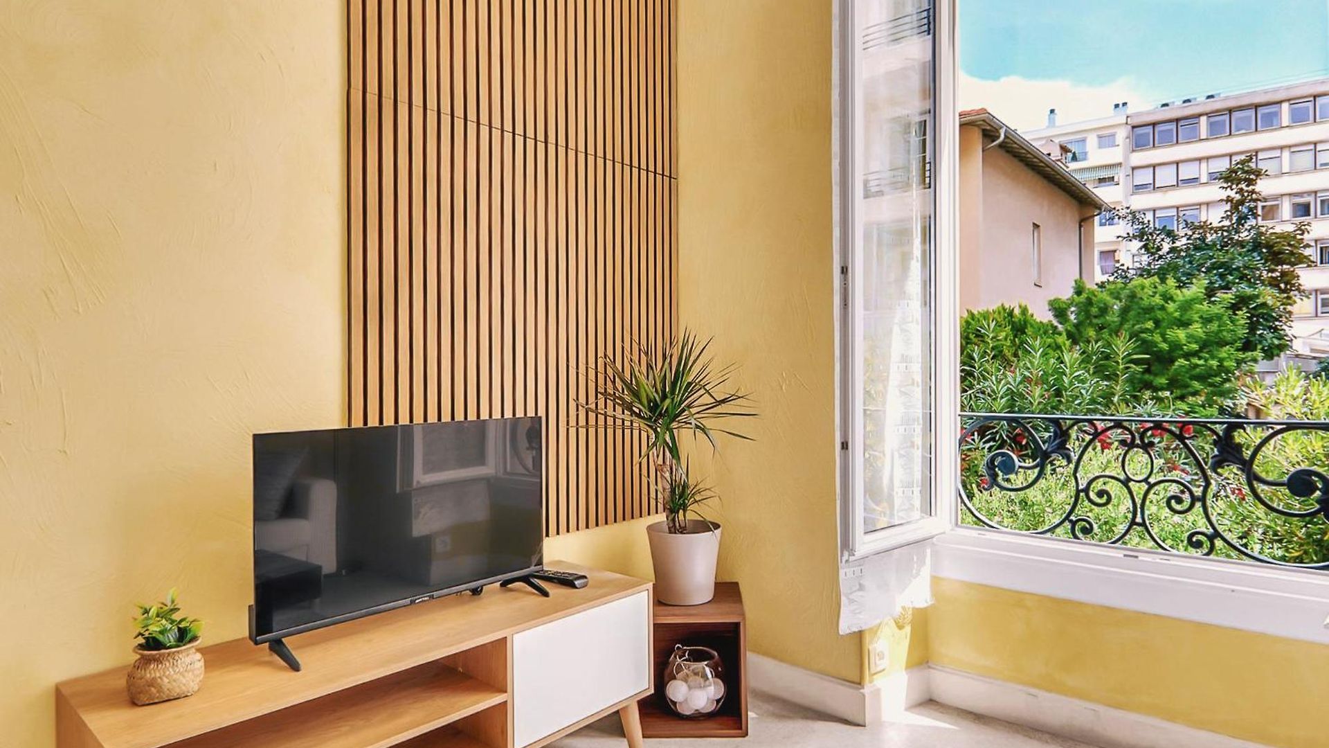 Apartment T1 - Cocon Dore Et Jardin Secret, Liberation