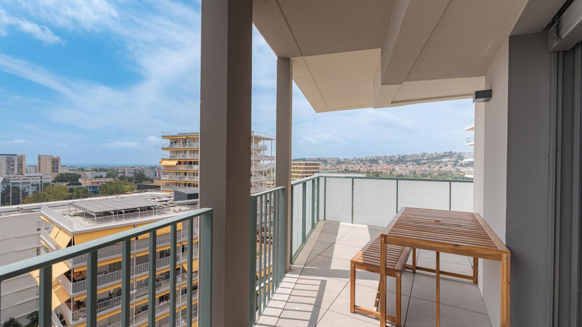 New Building- Neuf Lumineux Vue Mer, Tramway L3 Au Pied De Immeuble A 10 A 15 Mns D'aeroport, Centre & Promenade Nice