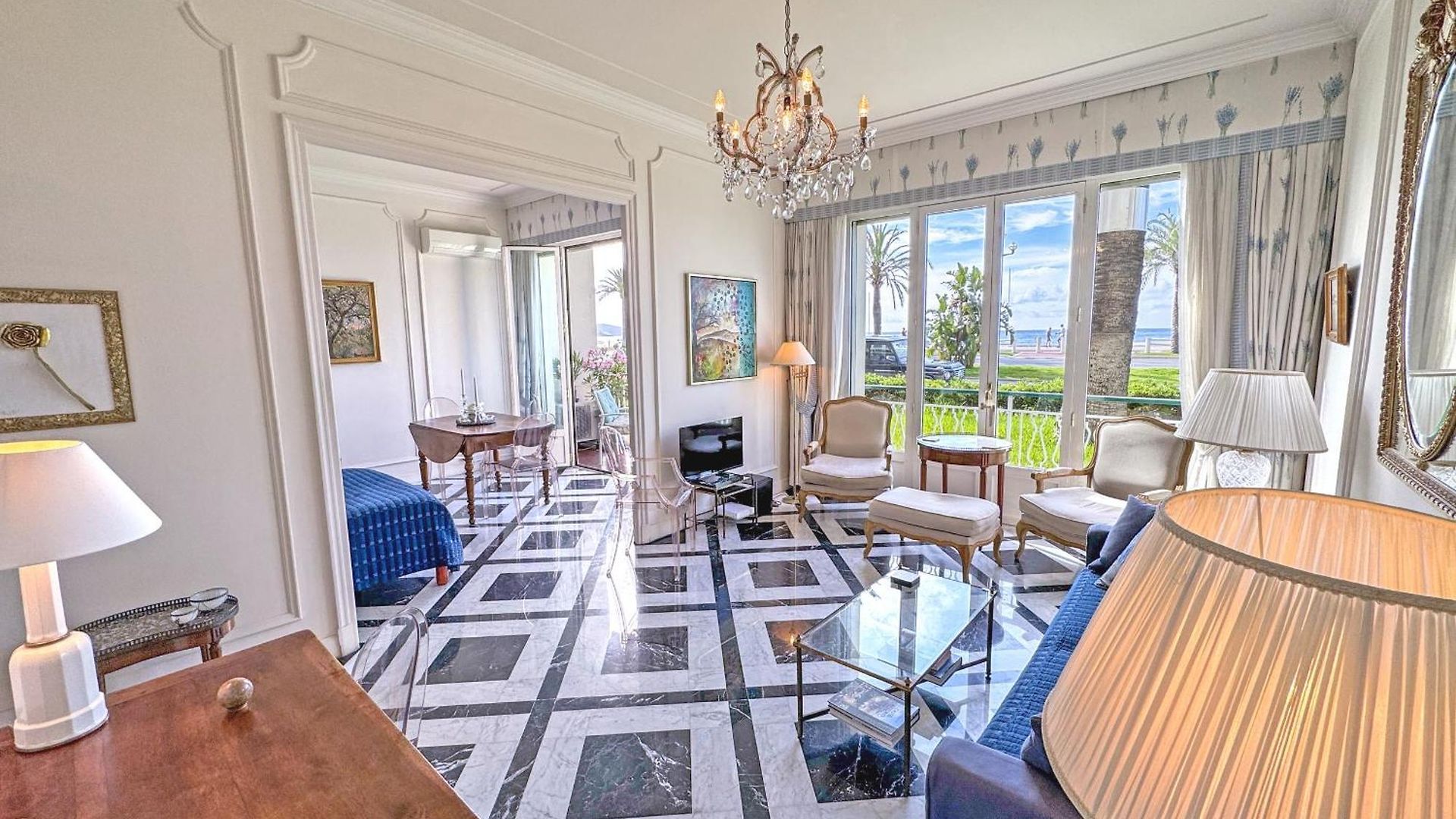 Apartment Rare Seafront Garden On Promenade