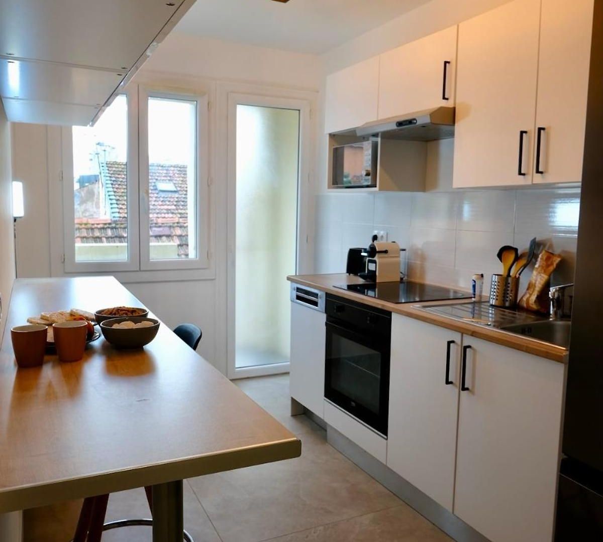 Apartment 1 Minute To Tram - 3 Ac - 2 Balcony - Close Nice