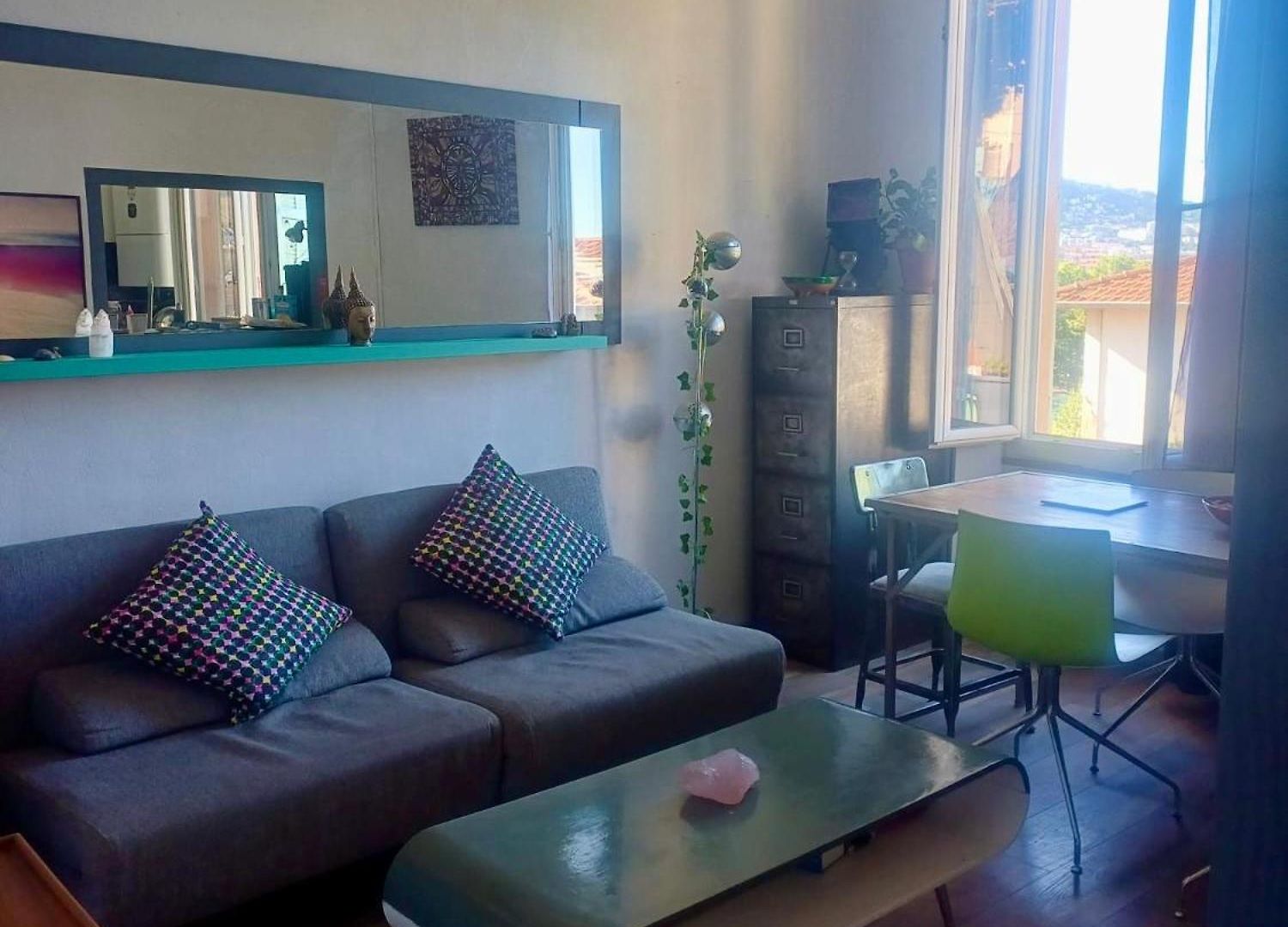 Apartment 2p Renove Dans Bel Immeuble Nicois De Caractere Nice