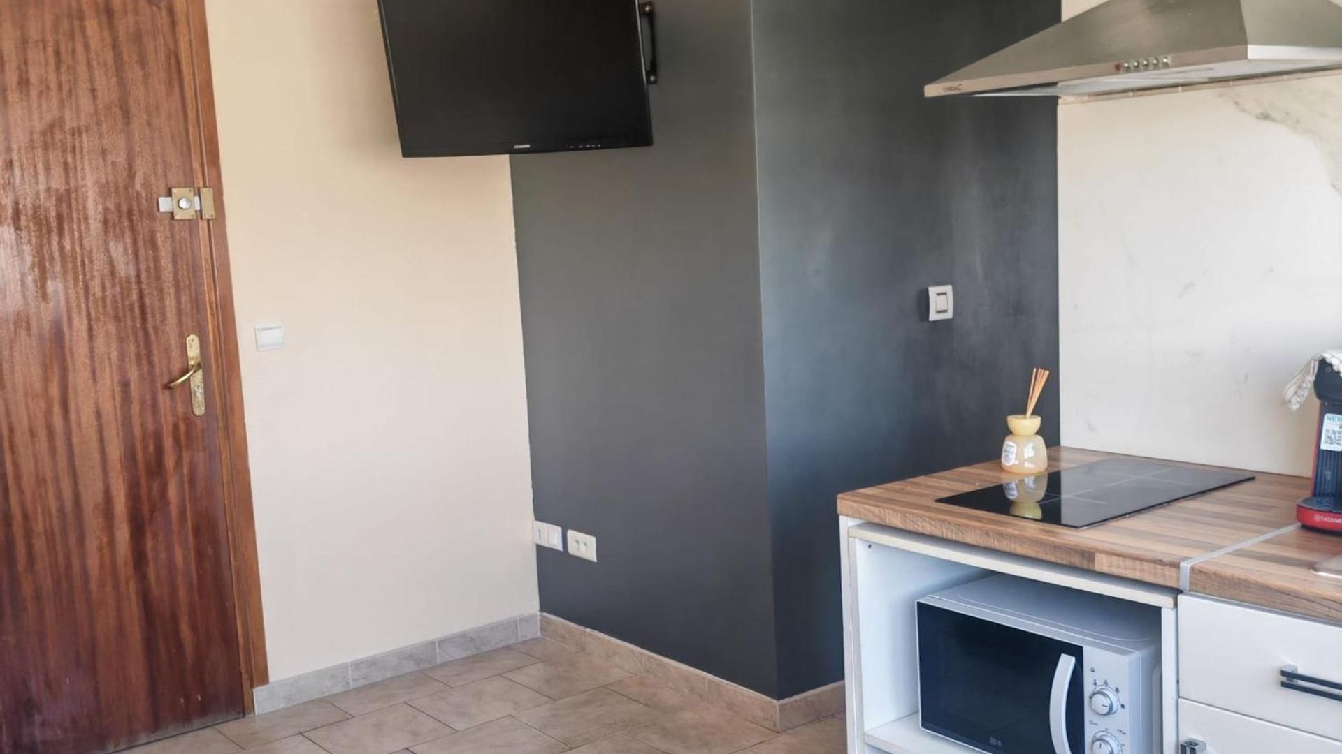 Carlos Goncalves Apartment *