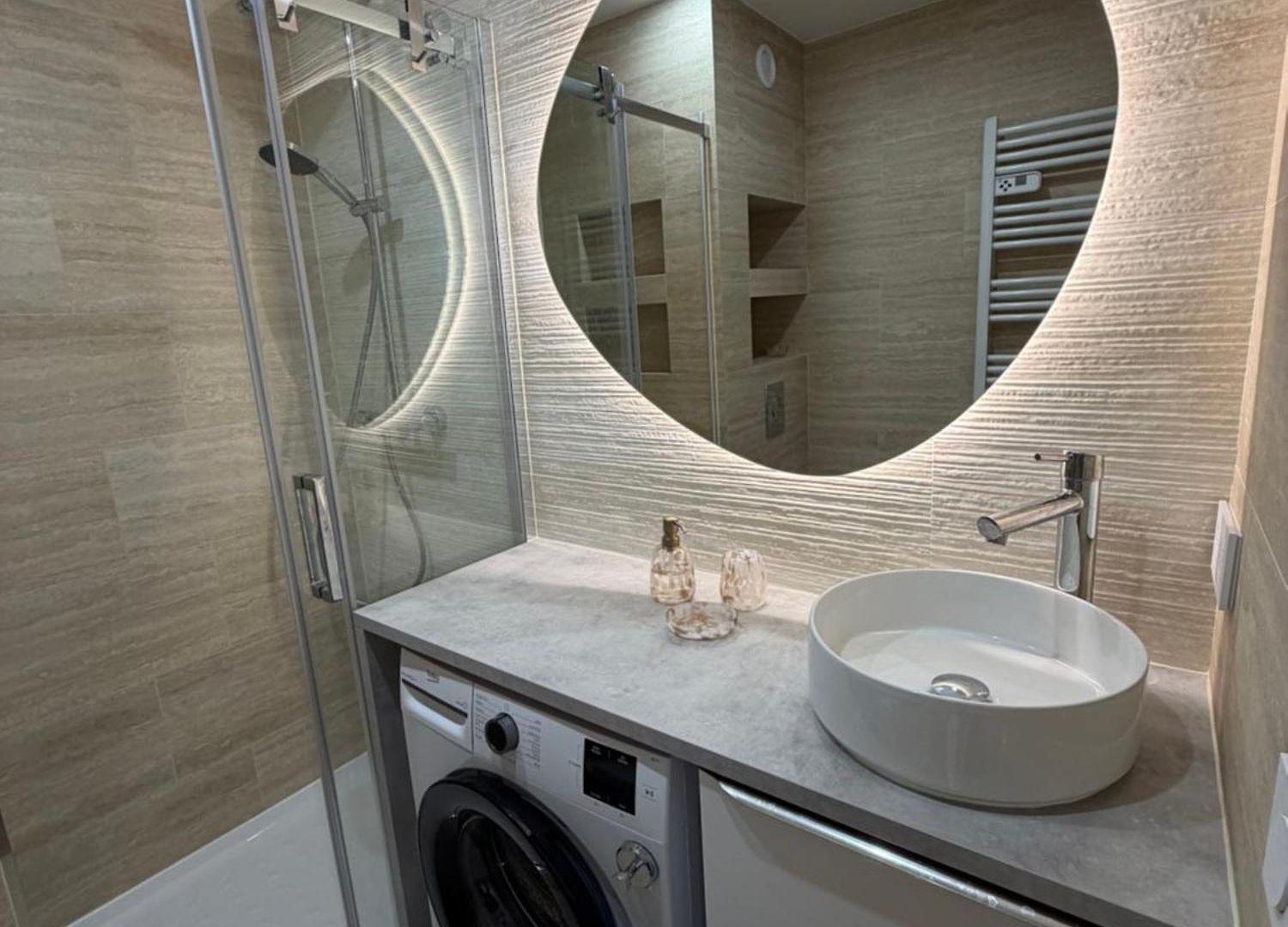 Bright 1br Floor