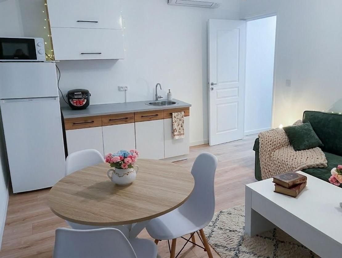 An In The Very Center Of The For 8 Guests Nearby Are A Tram Stop And Train Station * Nice