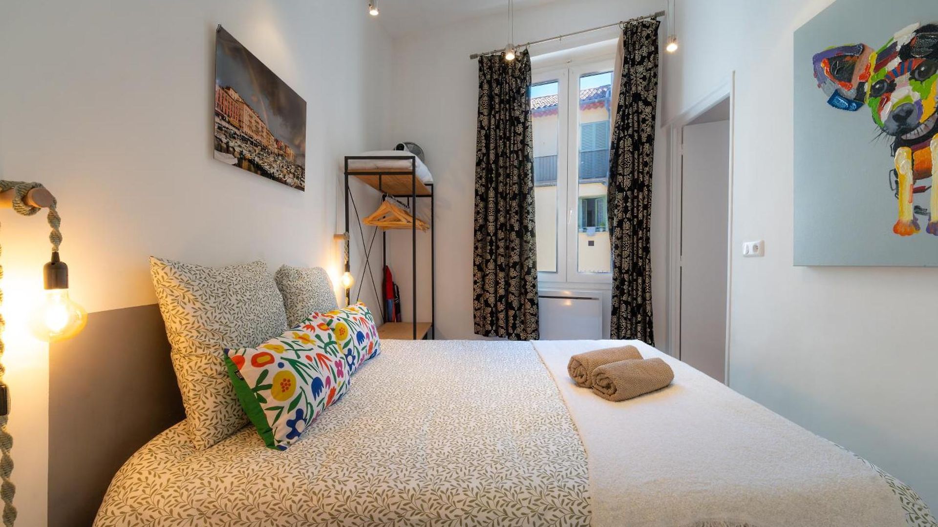 Old Town Nice, 2 Bedrooms & 2 Bathrooms,quiet, Ac For 4 People Nice