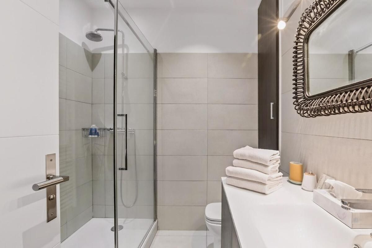 Charming With Balcony & Sea View Apartment Nice