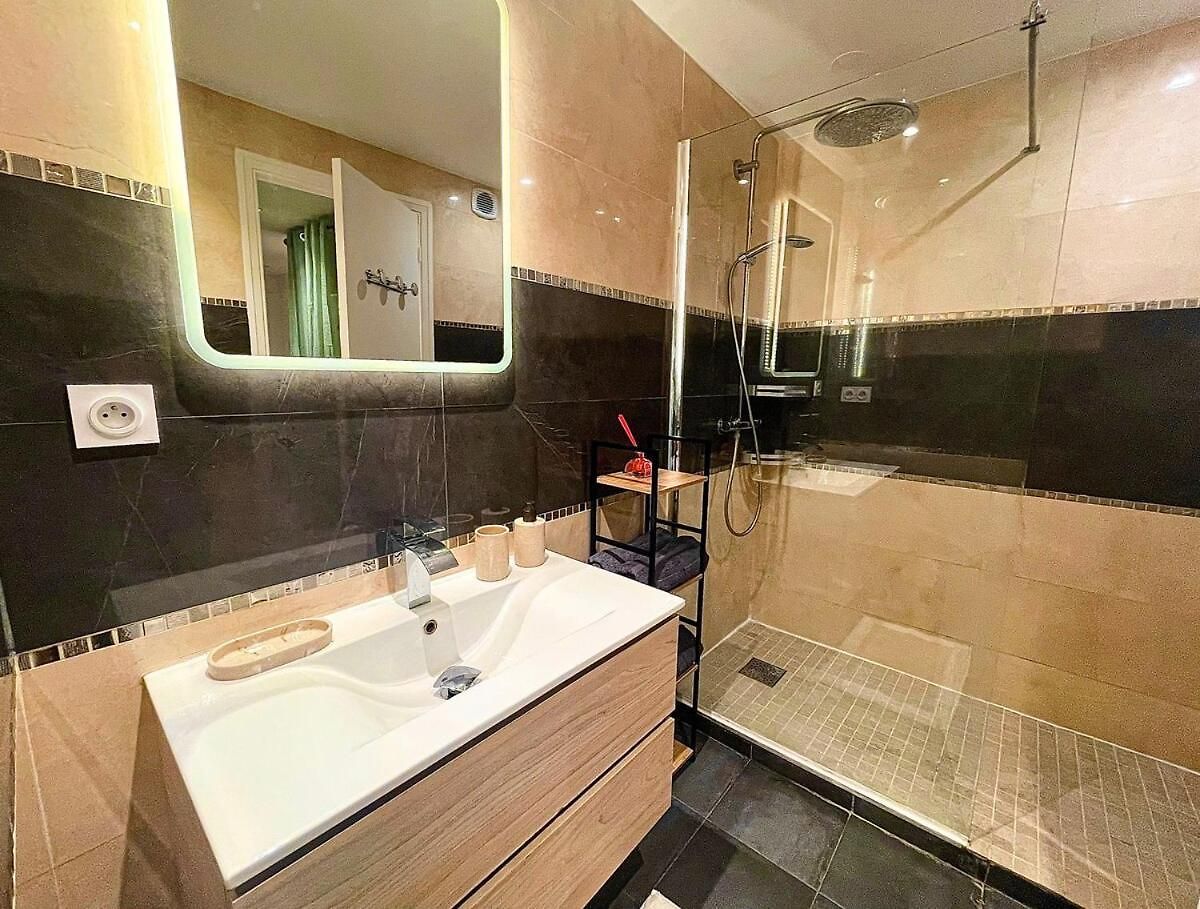 Full Furnished In Downtown With Double Ac 50m2 Apartment