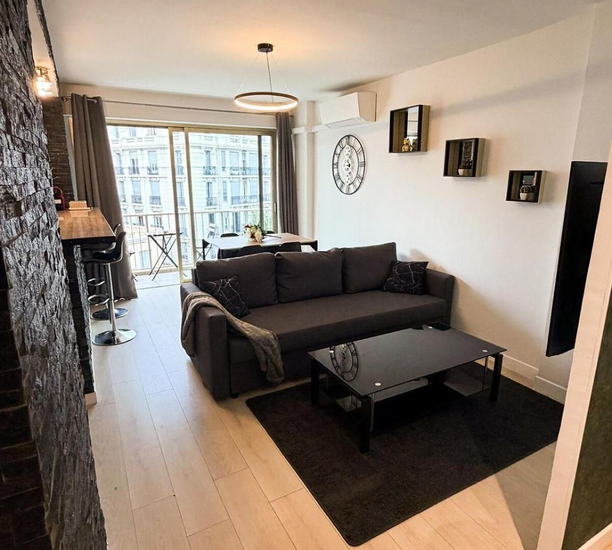 Full Furnished In Downtown With Double Ac 50m2 * Nice