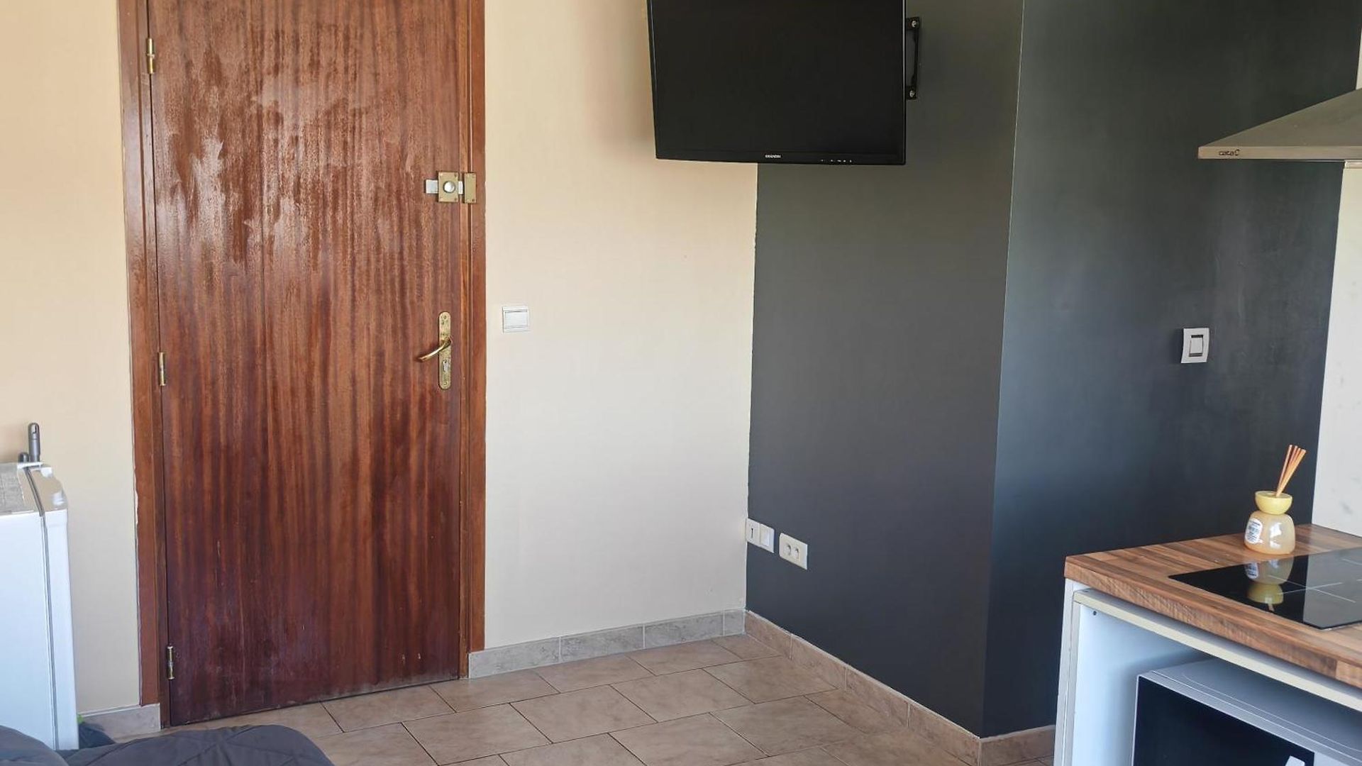 2 Pieces Apartment *