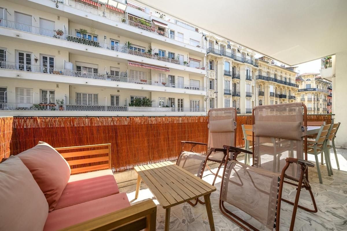 Apartment 110 M2 Family, 3 Bedrooms Ac And Terrace 8 Min Away *