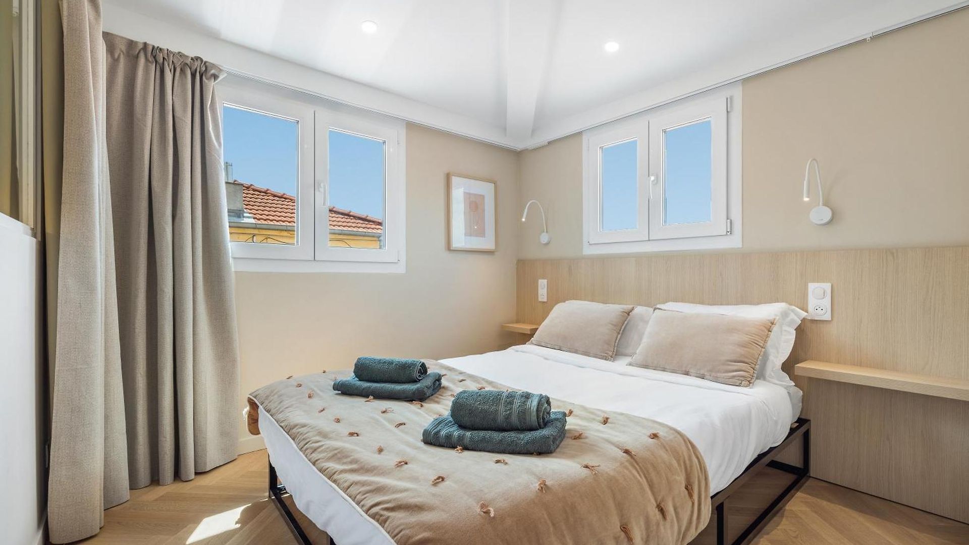Renting - St Vincent - Floor Luxury Old Town Air-conditioned Apartment