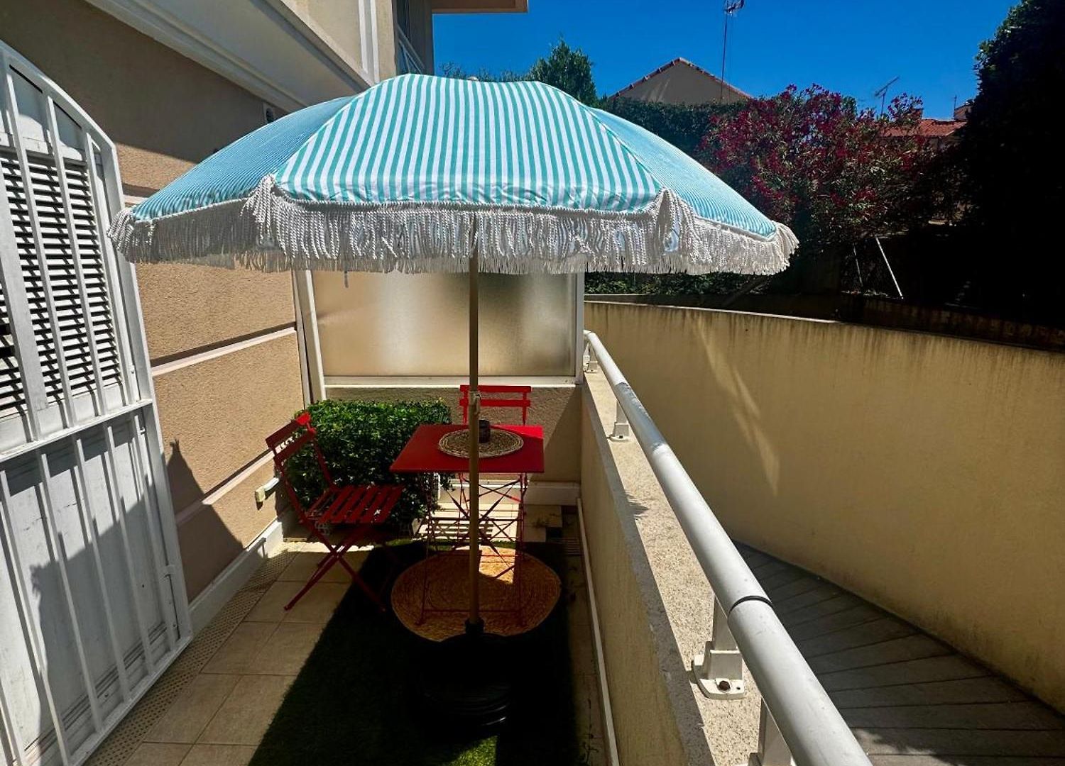 - Cosy Le Rouge Avec Terrasse Apartment *
