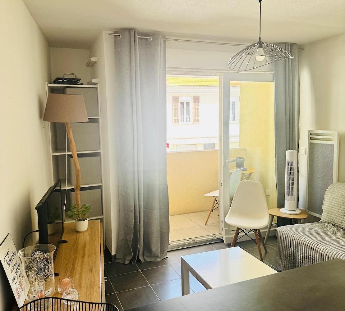 Apartment Et Spacieux A 10 Minutes Du Centre De Et 5 Min De L'entree D'autoroute Acces Faciles Et Dans Quartier Calme *