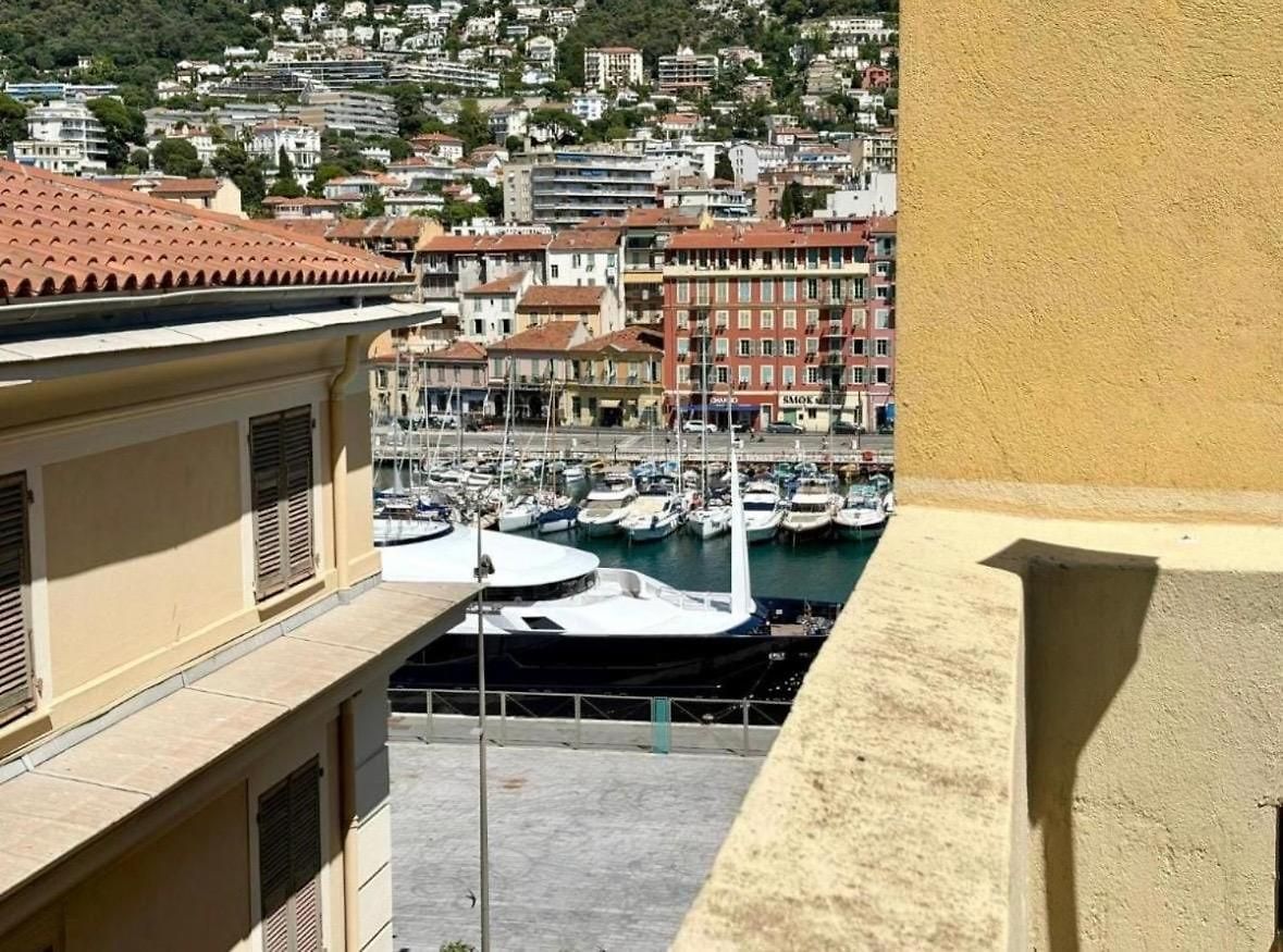 Cozy With Rooftop Terrace 4 People Nice