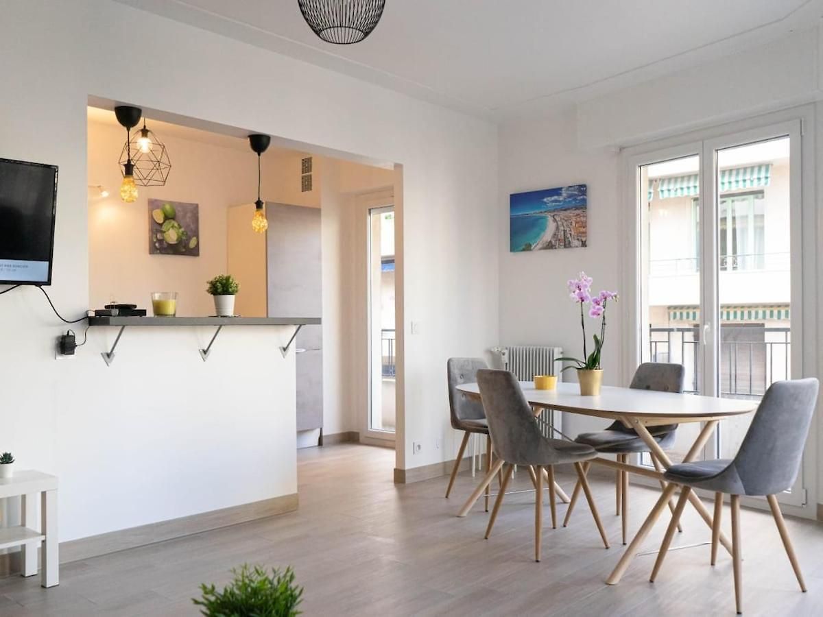 Apartment 3 With Balcony And Parking 3 Min From The Sea Nice