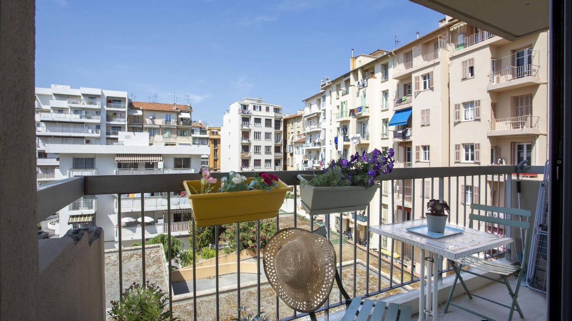 Charming With Balcony In The Heart Of The Liberation District Nice