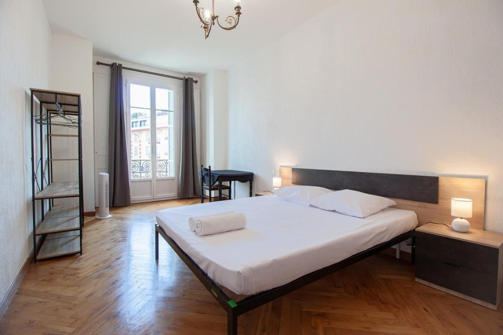 Bright 2-bedroom - La Liberation Apartment *