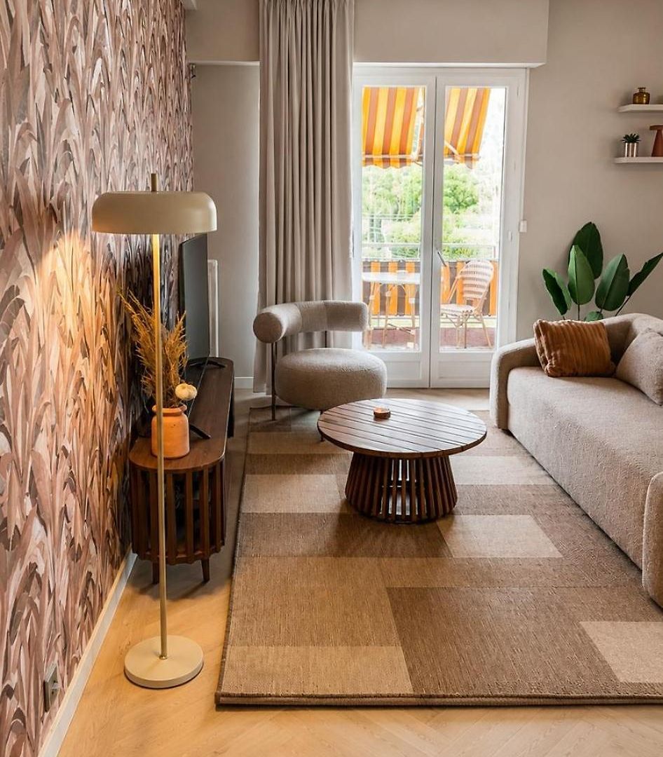 Completely Renovated 2 Minutes From The