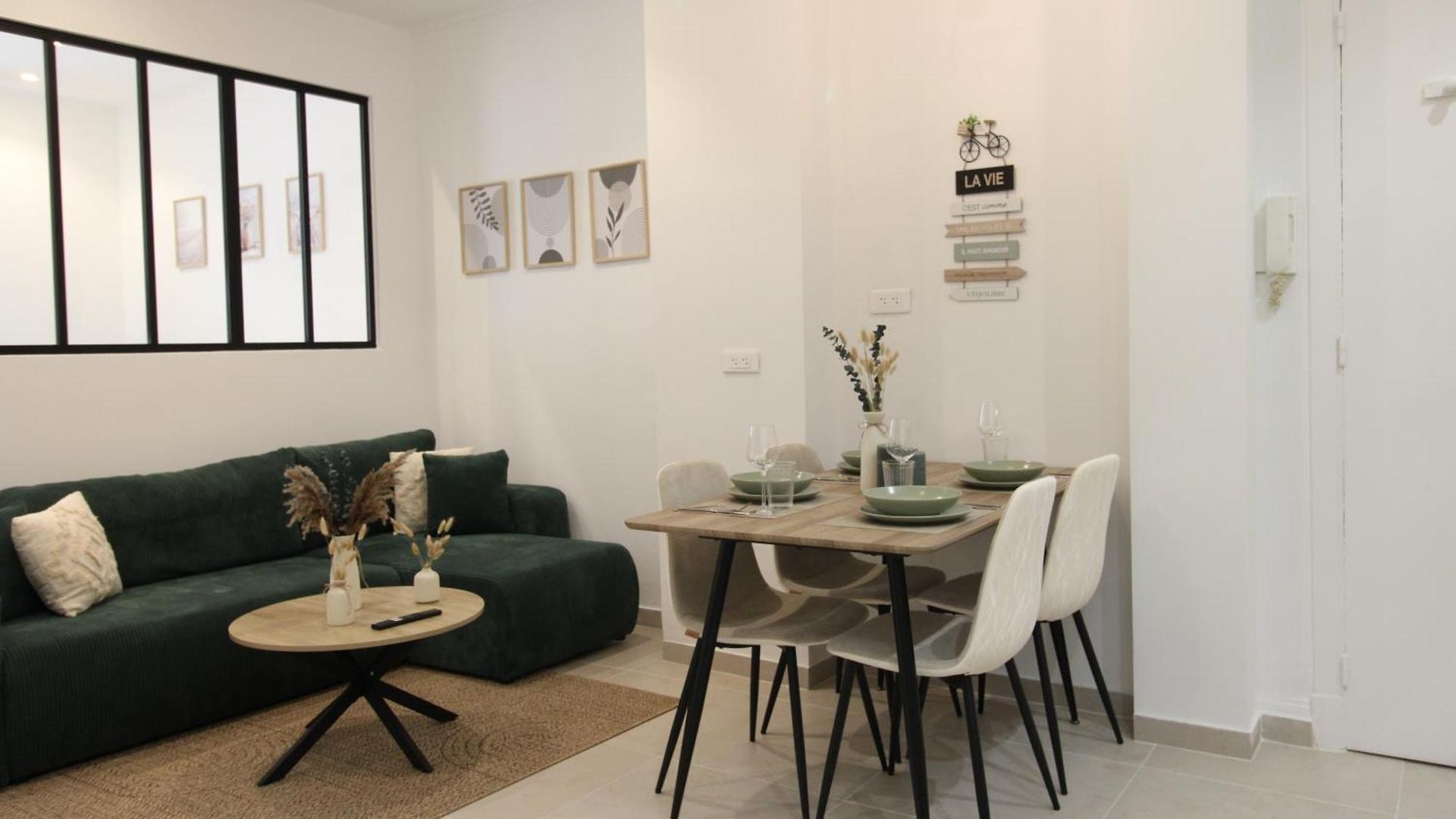 Calm Elegant In The Heart Of Apartment