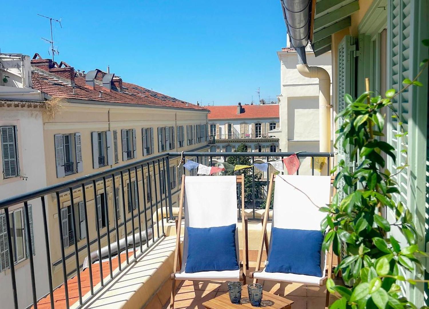 Apartment Bright Floor 2br With Large Terrace In Centre *