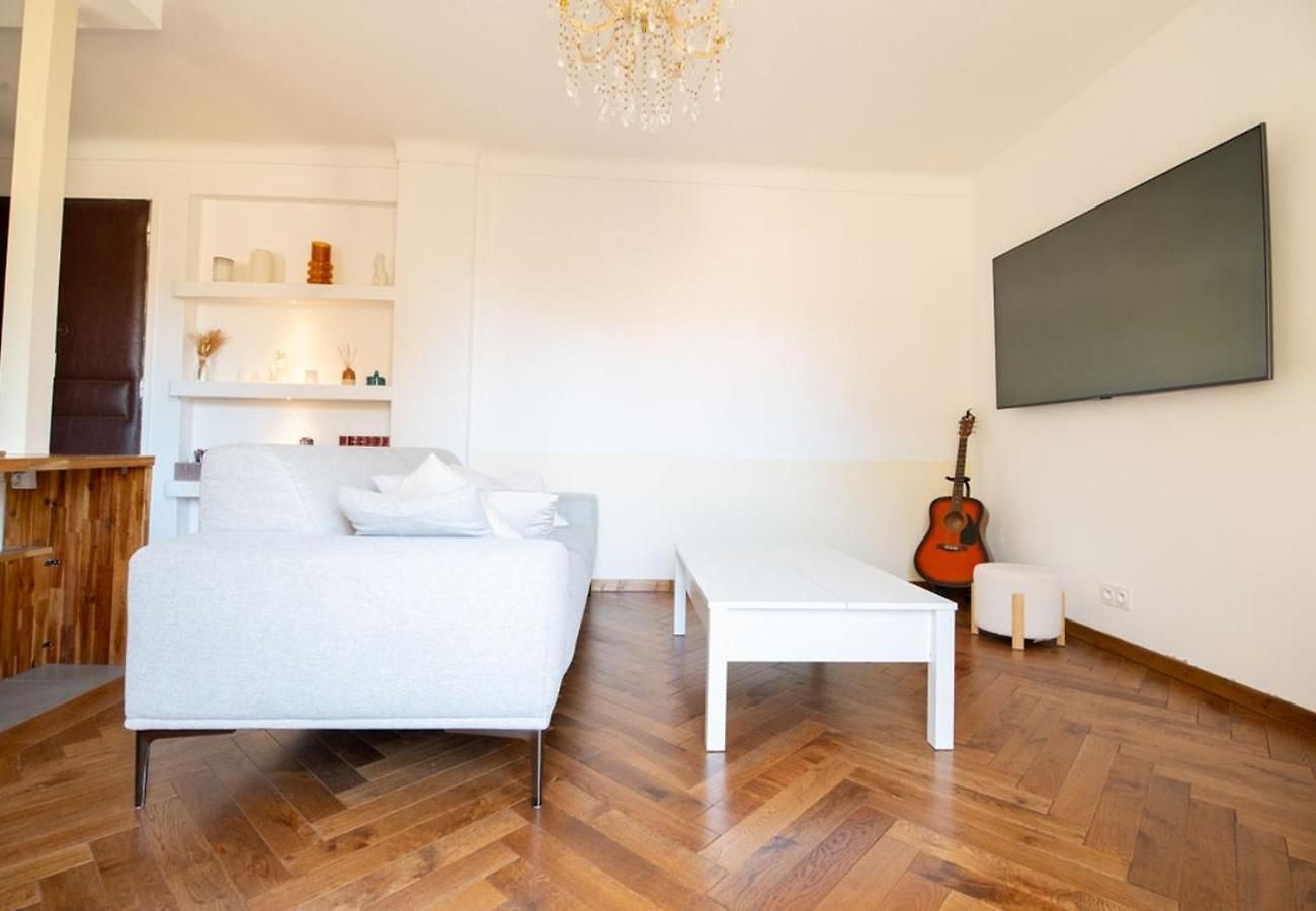 Chic At Port 2 With Private Bathrooms & Ac Nice